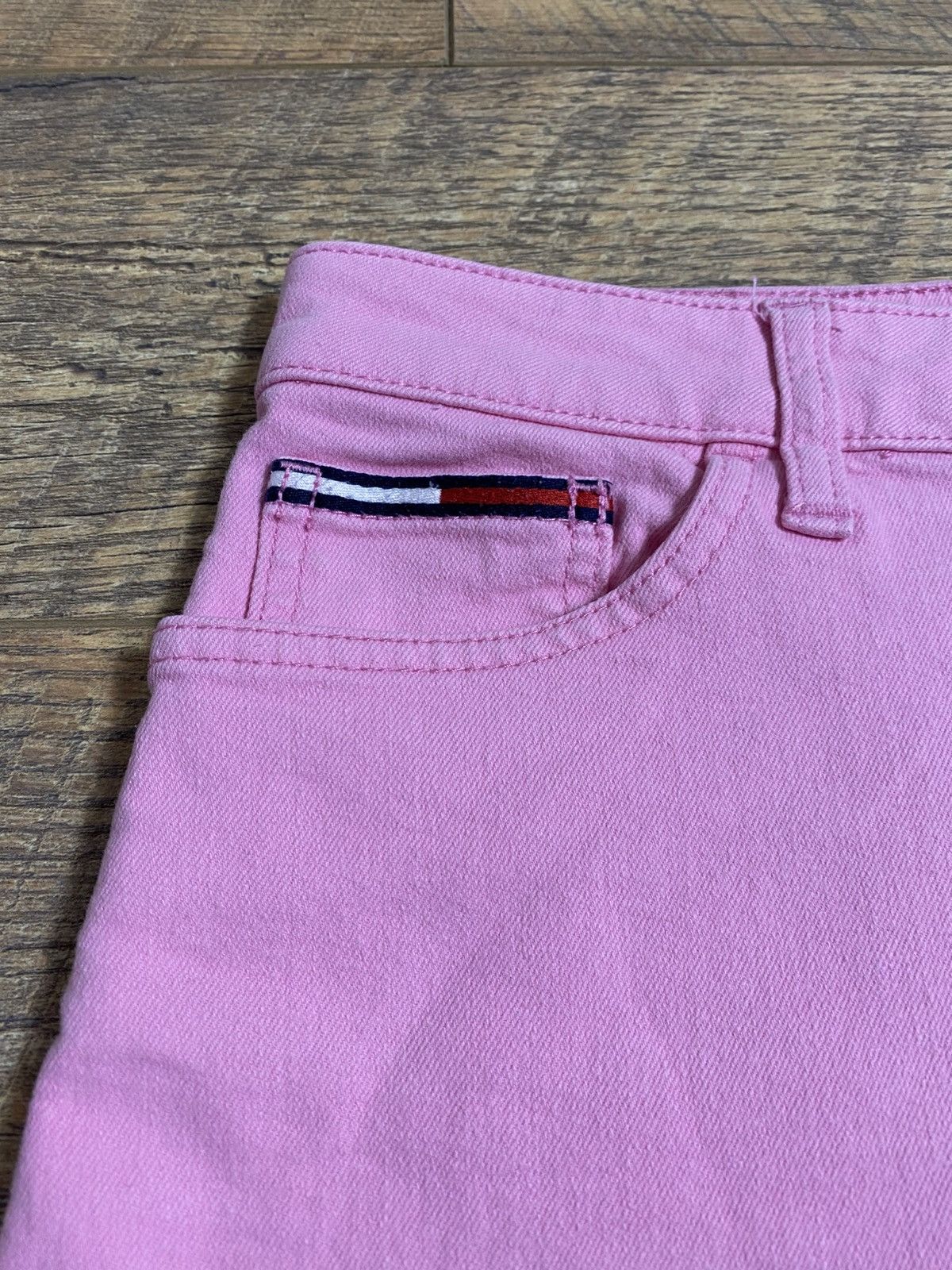 Tommy Hilfiger Rare Tommy Hilfiger Pink Denim Avant Garde Mini Skirt Y2K 8 Size 30" / US 8 / IT 44 - 2 Thumbnail