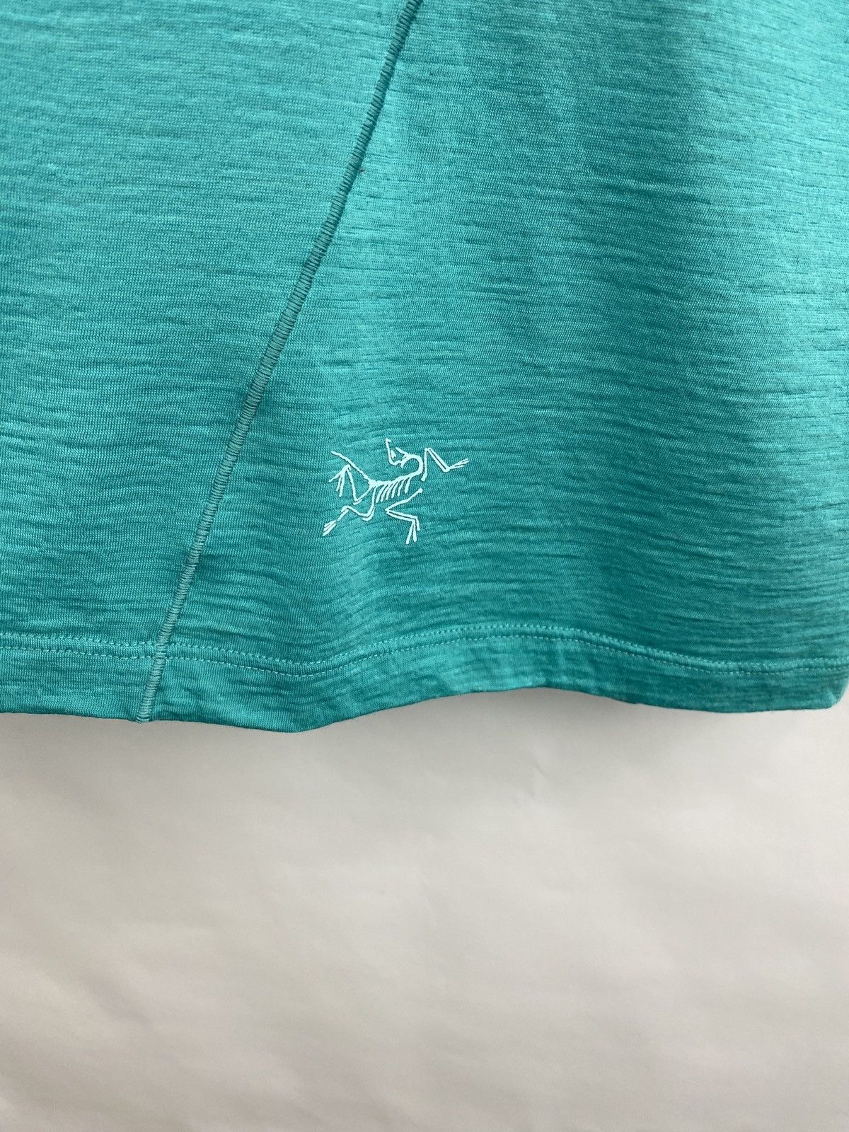 Arc'teryx Arc’teryx Women’s T-Shirt 86% wool 14% nylon rare retro hype Size L / US 10 / IT 46 - 3 Thumbnail