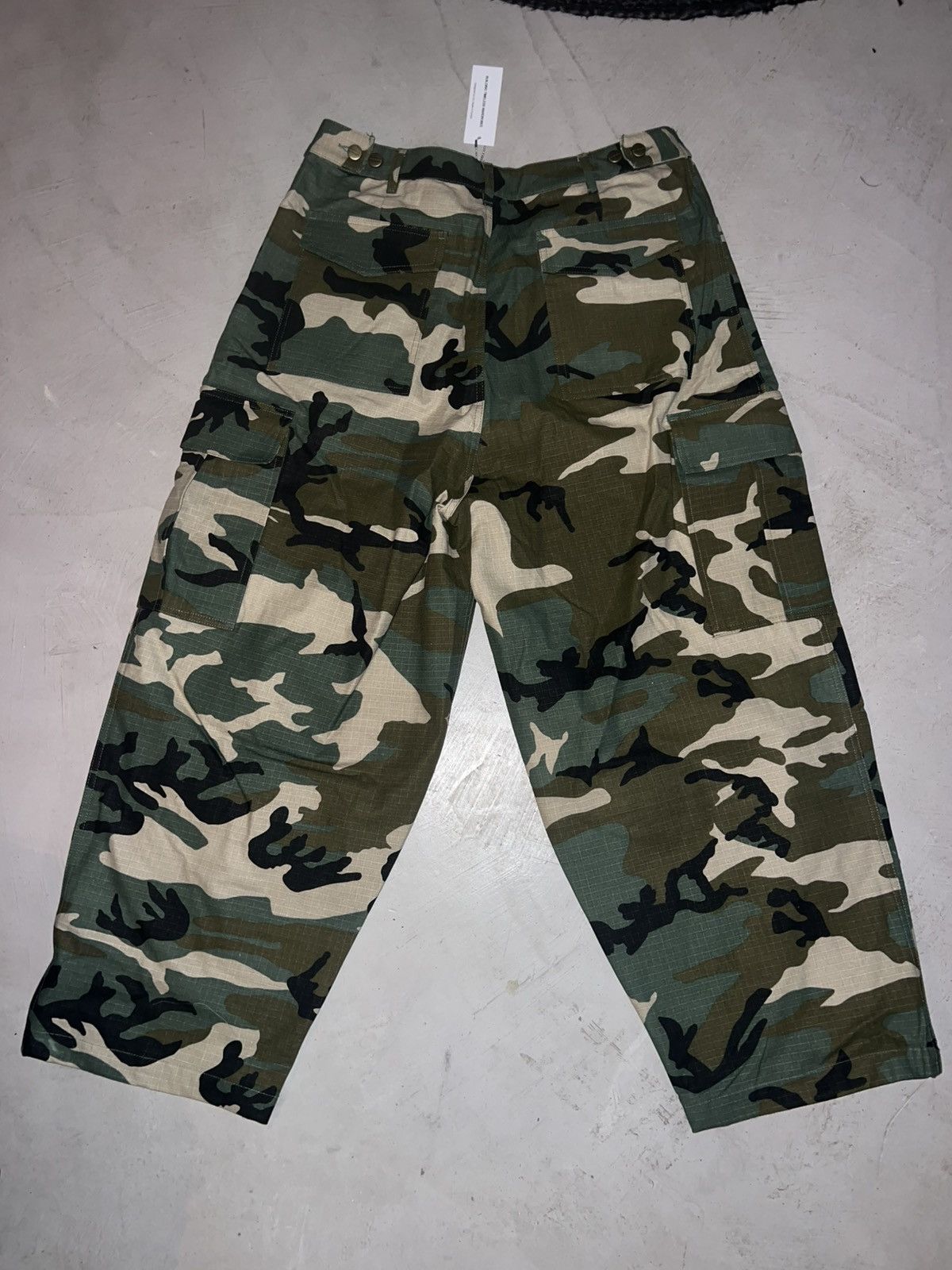 Vintage Camo Cargo Pants by Sweats Collective Size US 32 / EU 48 - 2 Thumbnail