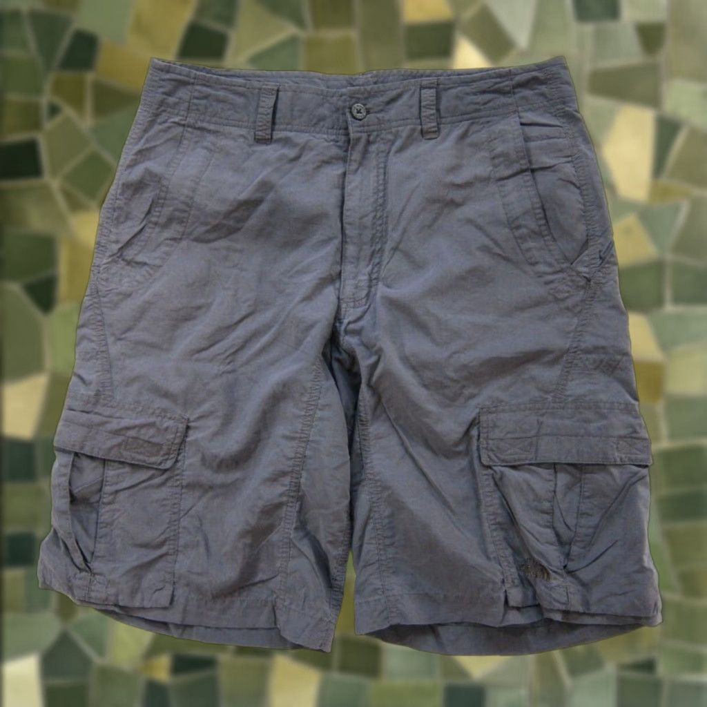 The North Face VINTAGE The North Face 100% Nylon Grey Lightweight Hike Travel Pocket Cargo Short Men 32 Size US 32 / EU 48 - 1 Thumbnail