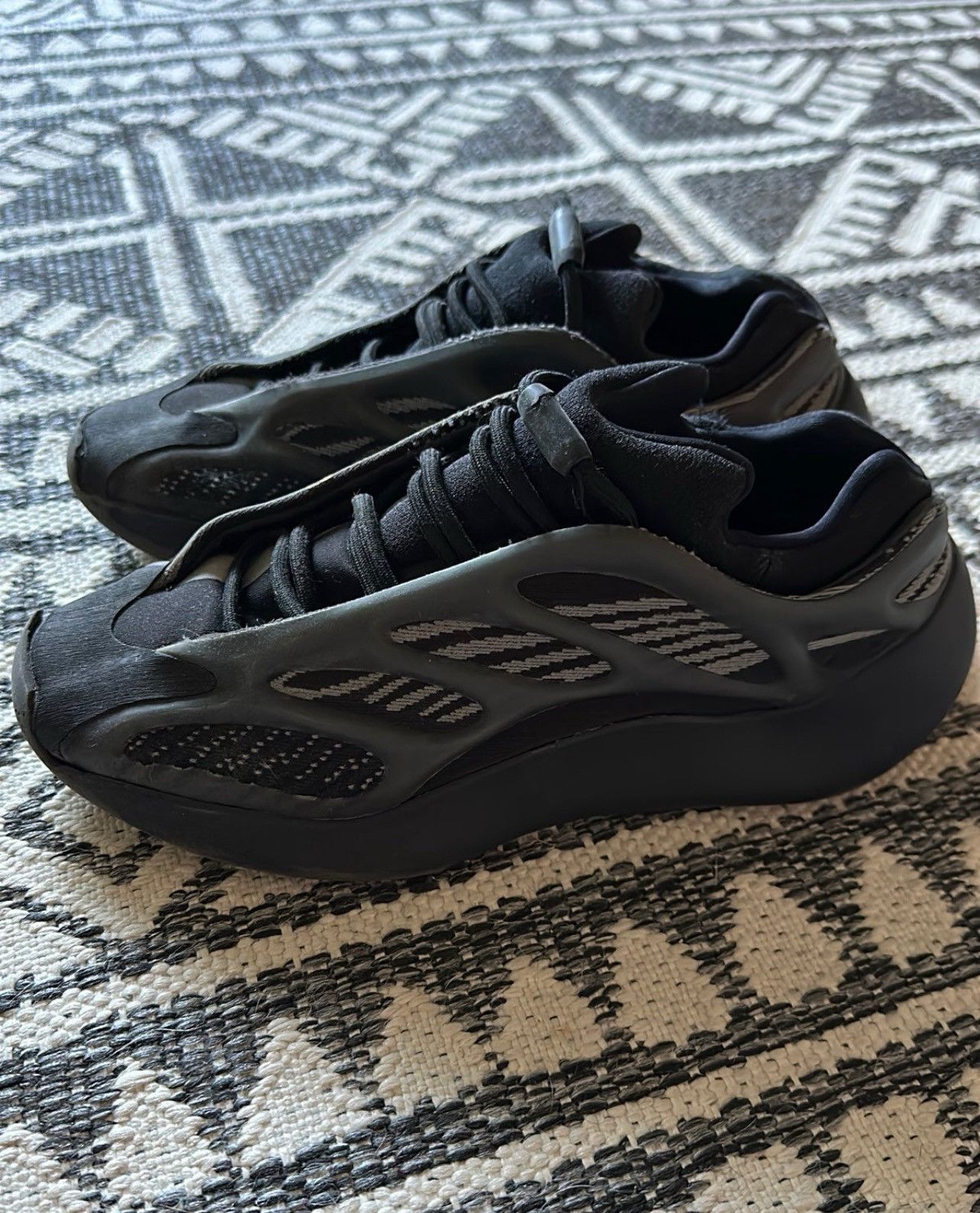 Yeezy Yeezy 700 v3 dark glow Size US 8.5 / EU 41-42 - 1 Thumbnail