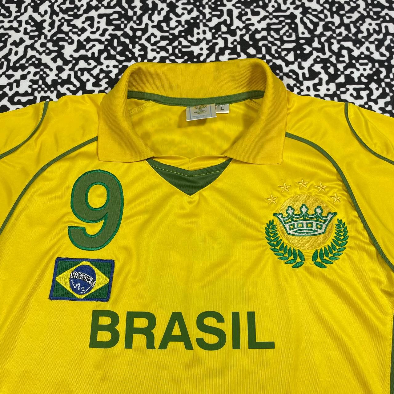 Vintage Vintage Y2K Brasil 9 Ronaldo Retro Soccer Jersey World Cup Size US L / EU 52-54 / 3 - 9 Thumbnail