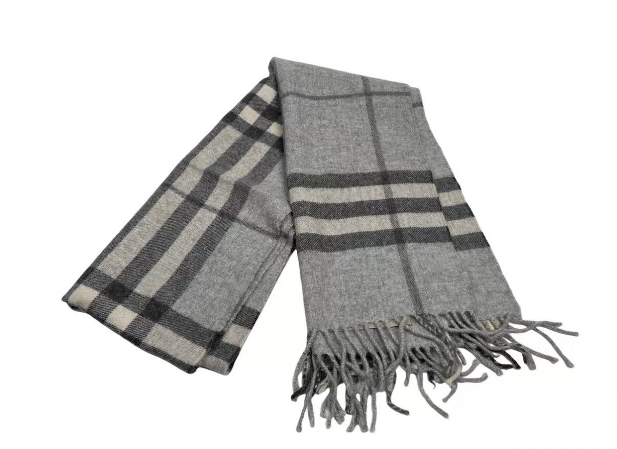 Burberry Burberry Classic Grey Reversible Check Cashmere Scarf J31 Size ONE SIZE - 1 Thumbnail