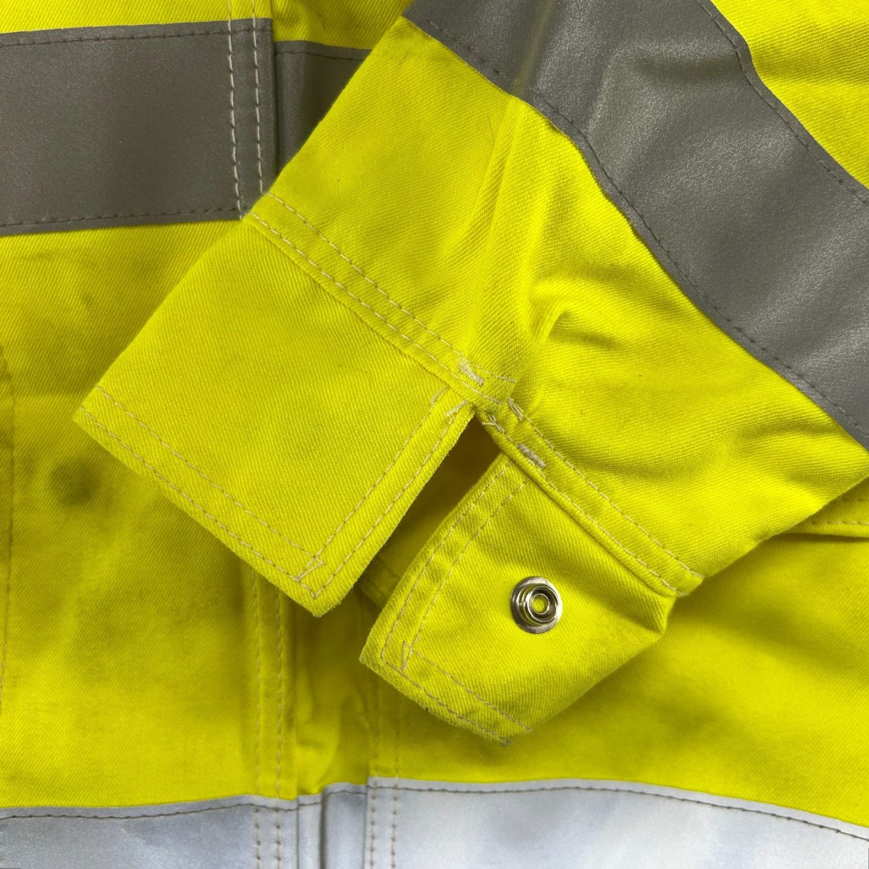 Vintage Bulwark Jacket Mens L Yellow Flame Resistant Hi Vis Reflective 31 ATPV Jacket Long Sleeve Men Reflective Bulwark Yellow L Men Size US L / EU 52-54 / 3 - 3 Thumbnail