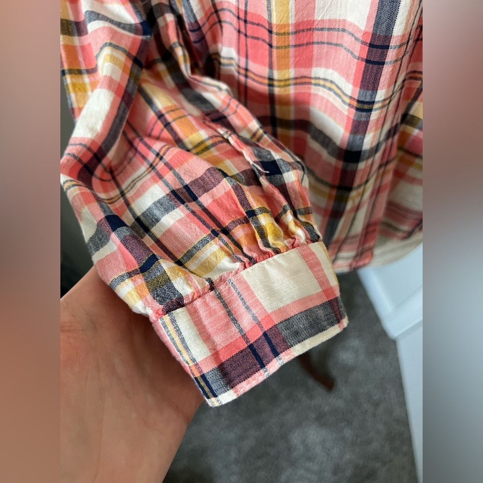 St. Johns Bay St. John’s Bay Plaid Long Sleeve V-Neck Top Small Size S / US 4 / IT 40 - 5 Thumbnail