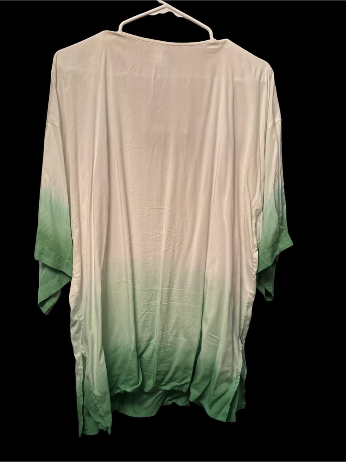 Chicos Chico's Ombre Tunic with Colorful Beaded V-Neck Size M / US 6-8 / IT 42-44 - 2 Thumbnail