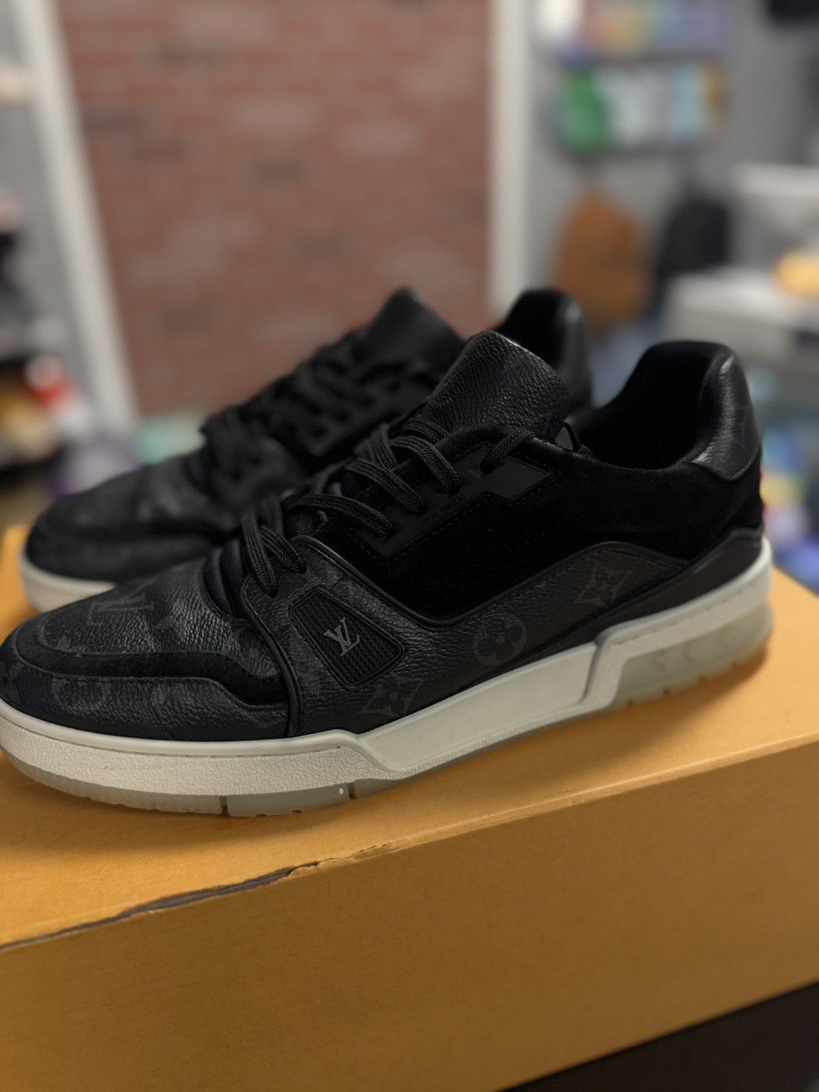 Louis Vuitton Louis Vuitton Black Low Top Trainer 8.5LV/9.5US $1260 Size US 9.5 / EU 42-43 - 8 Thumbnail