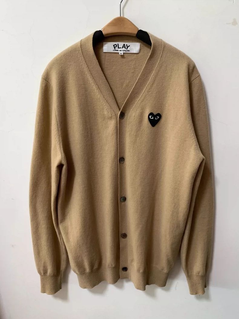 CDG PLAY Beige Wool Cardigan with Black Heart dmc