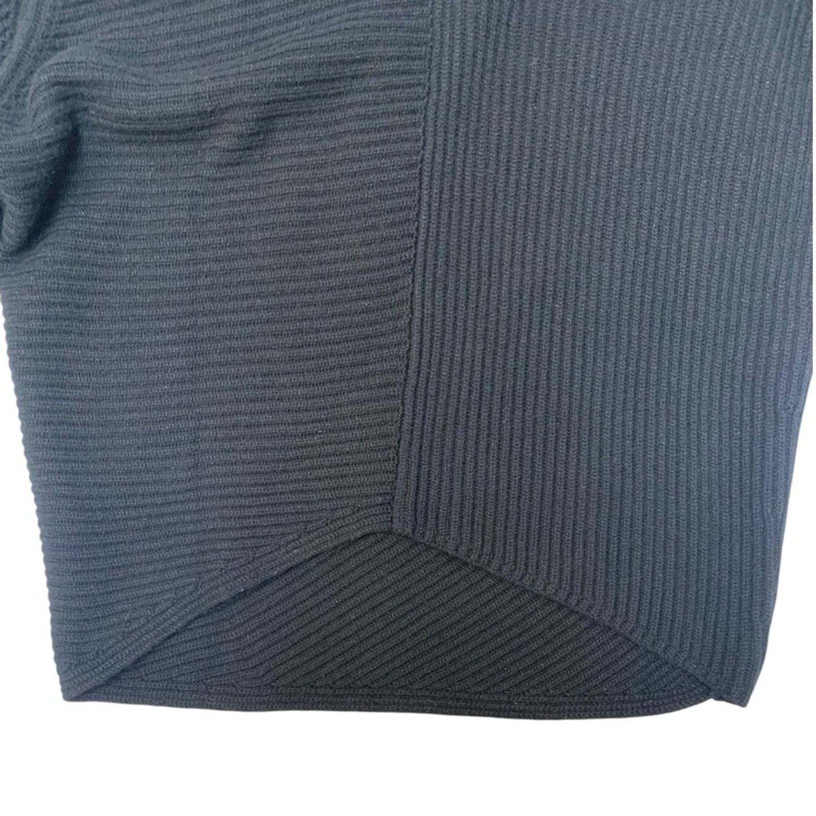 Derek Lam 10 Crosby NWT Derek Lam V-neck 100% Cashmere Sweater size S $1,390.00 Size S / US 4 / IT 40 - 3 Thumbnail