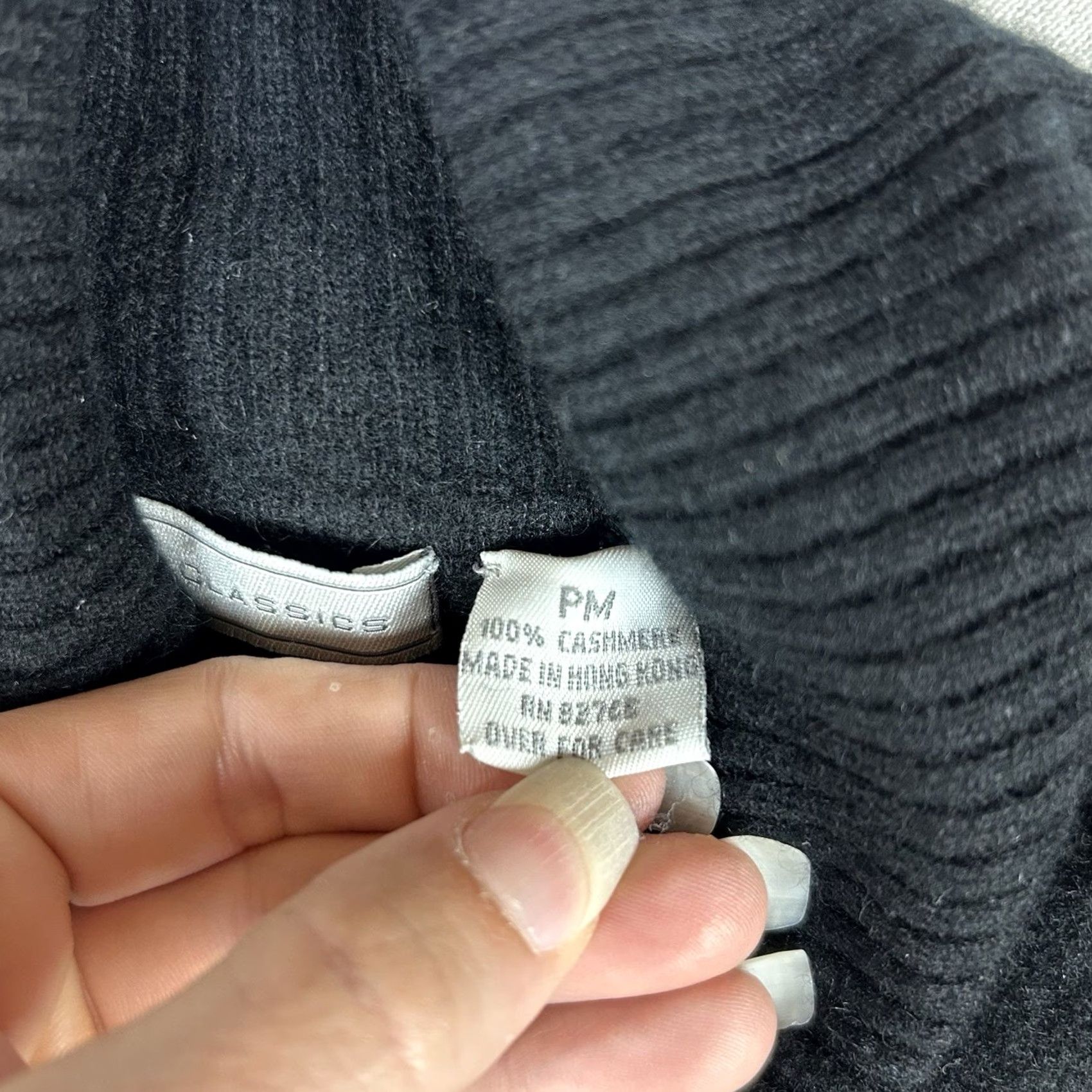 Vintage VINTAGE CH Classics Cashmere Turtleneck Sweater Women's Petite Medium PM Black FLAWED Size M / US 6-8 / IT 42-44 - 5 Thumbnail