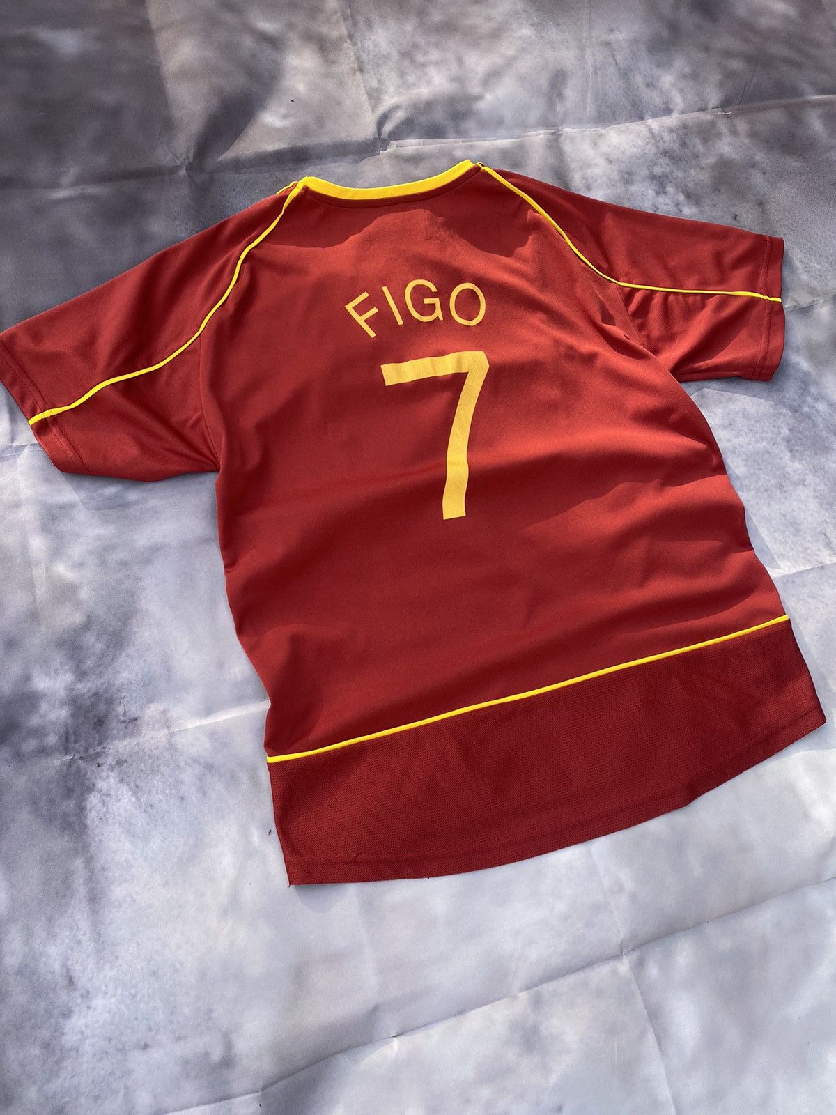 Vintage Vintage Portugal 2002-04 Home Football Soccer Jersey Figo #7 Size US M / EU 48-50 / 2 - 12 Thumbnail