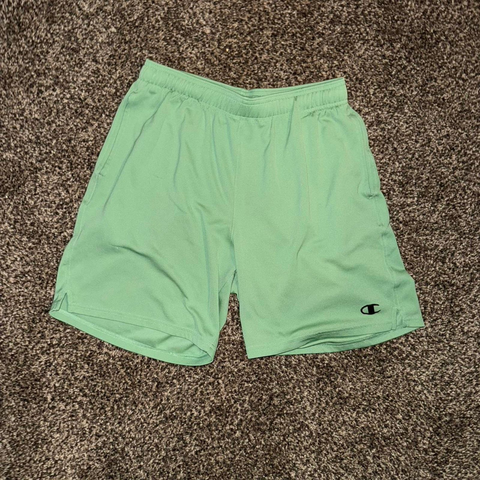 Champion Green champion shorts in Size US 32 / EU 48 - 1 Preview