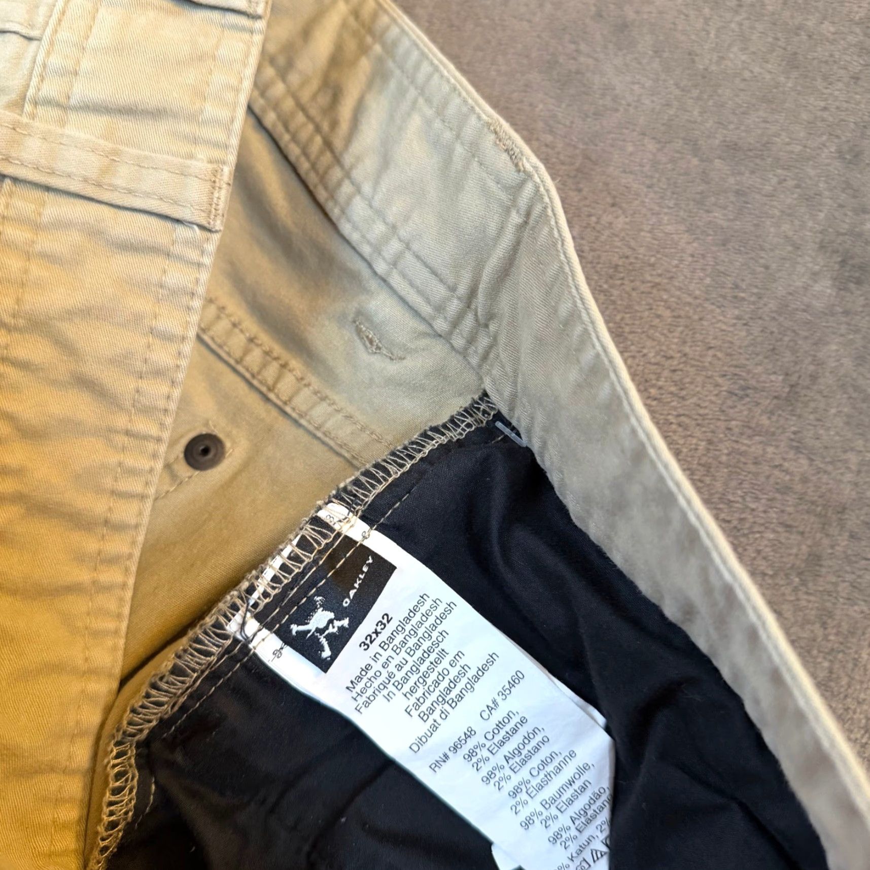 Oakley Oakley Chino Pants Mens 32x30 Regular Fit Beige Cotton Blend 5-Pocket Stretch Casual Workwear Travel Distressed? (No) Size US 32 / EU 48 - 6 Thumbnail