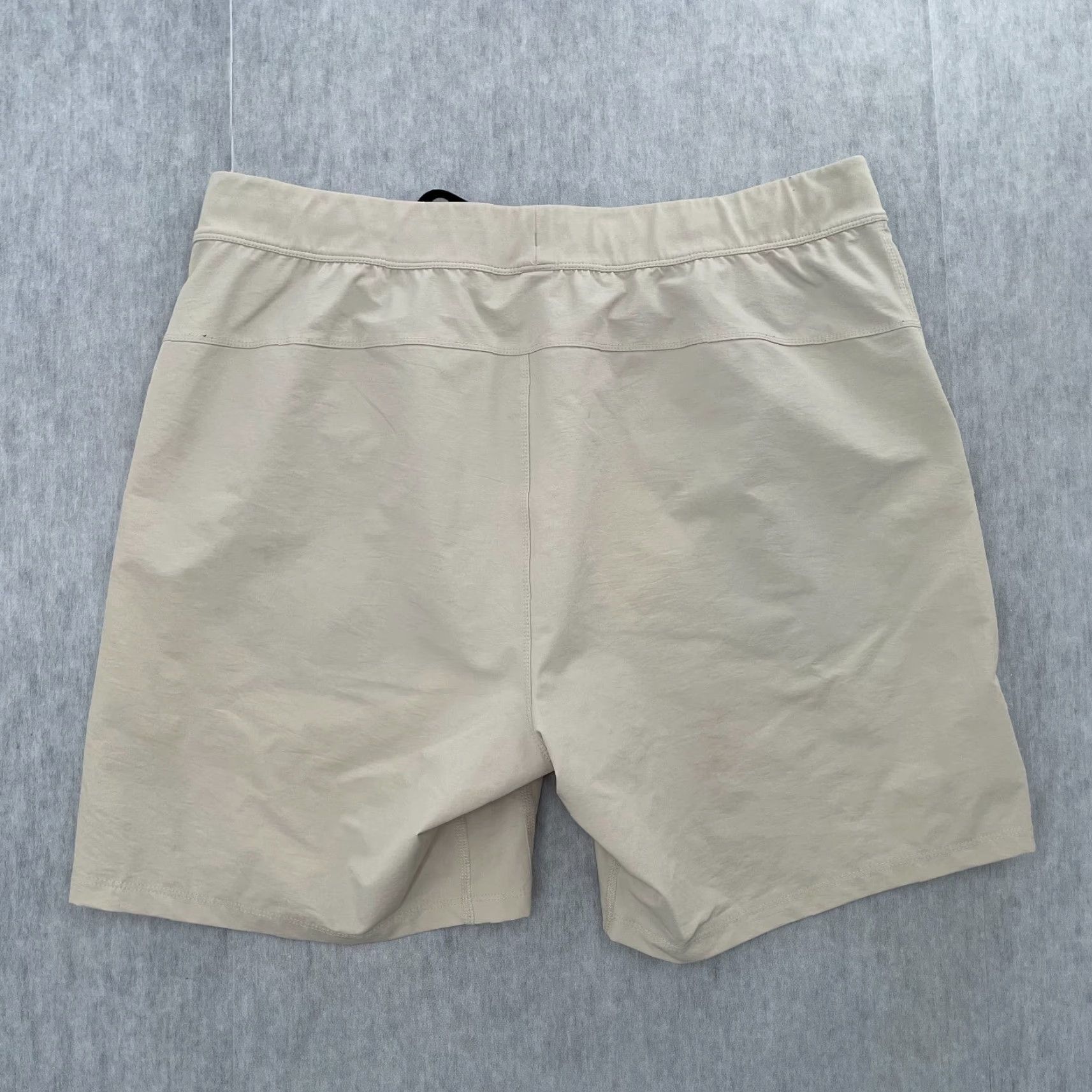 Vintage Public Rec Shorts Mens 38 Beige Elastic Waist Drawstring Pockets Performance Activewear Casual Cross Training Size US 38 / EU 54 - 2 Thumbnail