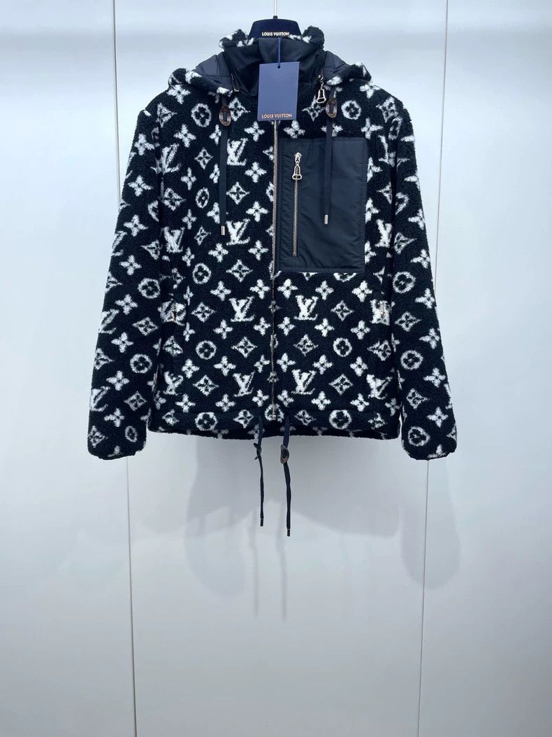 Louis Vuitton Louis Vuitton Black and white teddy plush coat with full l Size XS / US 0-2 / IT 36-38 - 1 Thumbnail