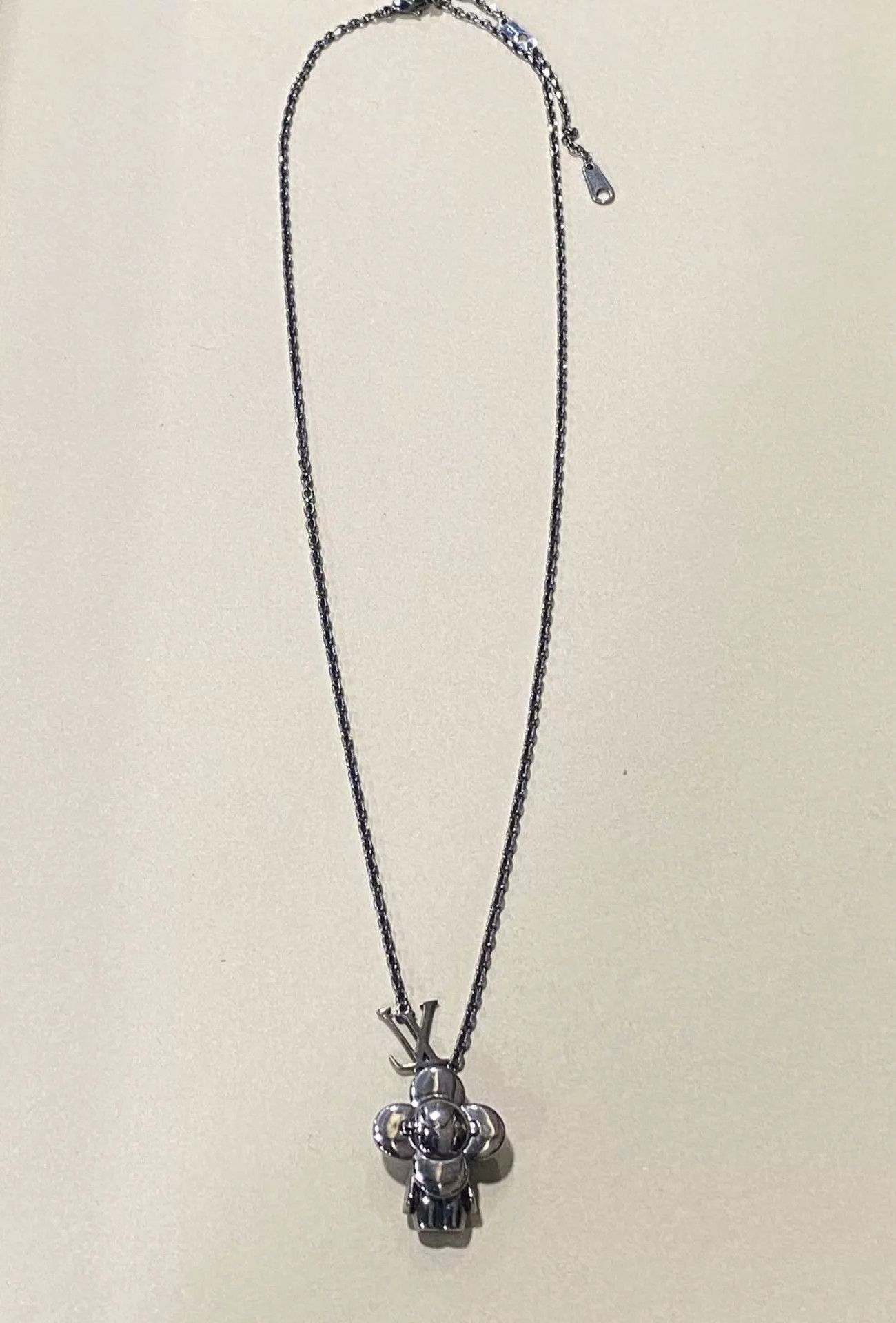 Louis Vuitton LV 98 New Silver Pendant Necklace Size ONE SIZE - 2 Thumbnail