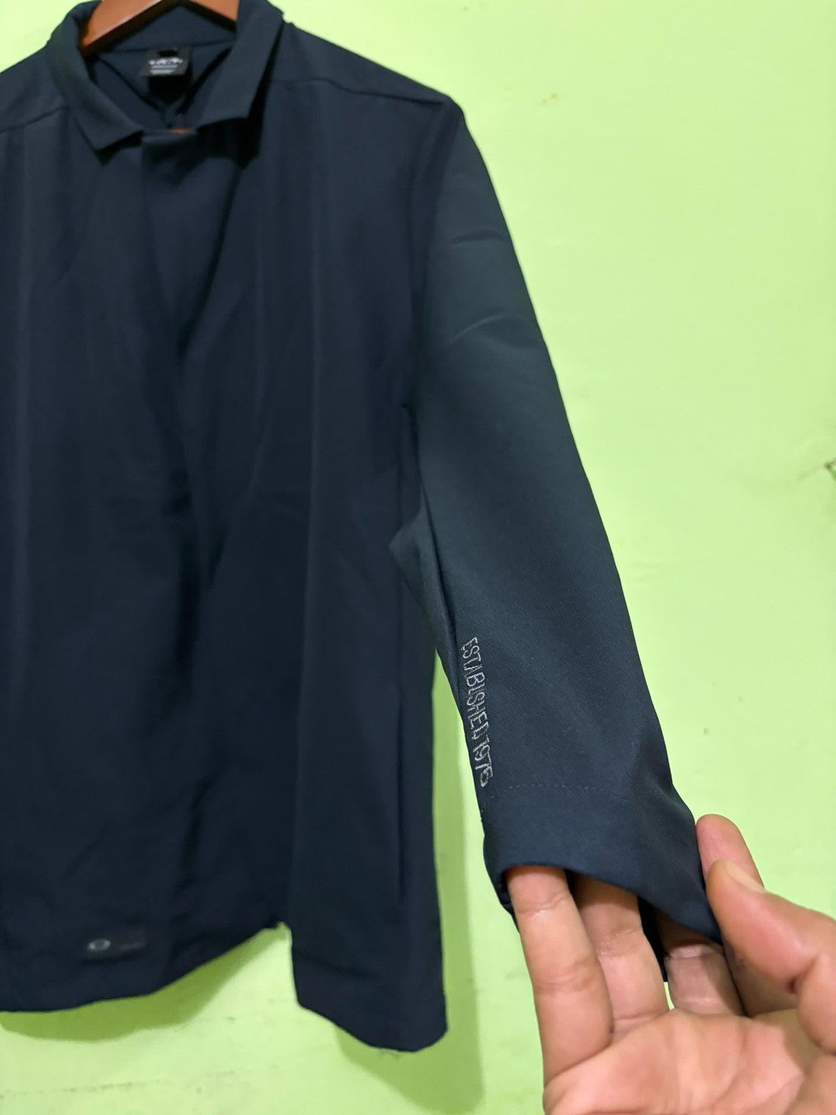 Oakley VTG Oakley Light Jacket Design The World Is Always Involving Size US L / EU 52-54 / 3 - 3 Thumbnail