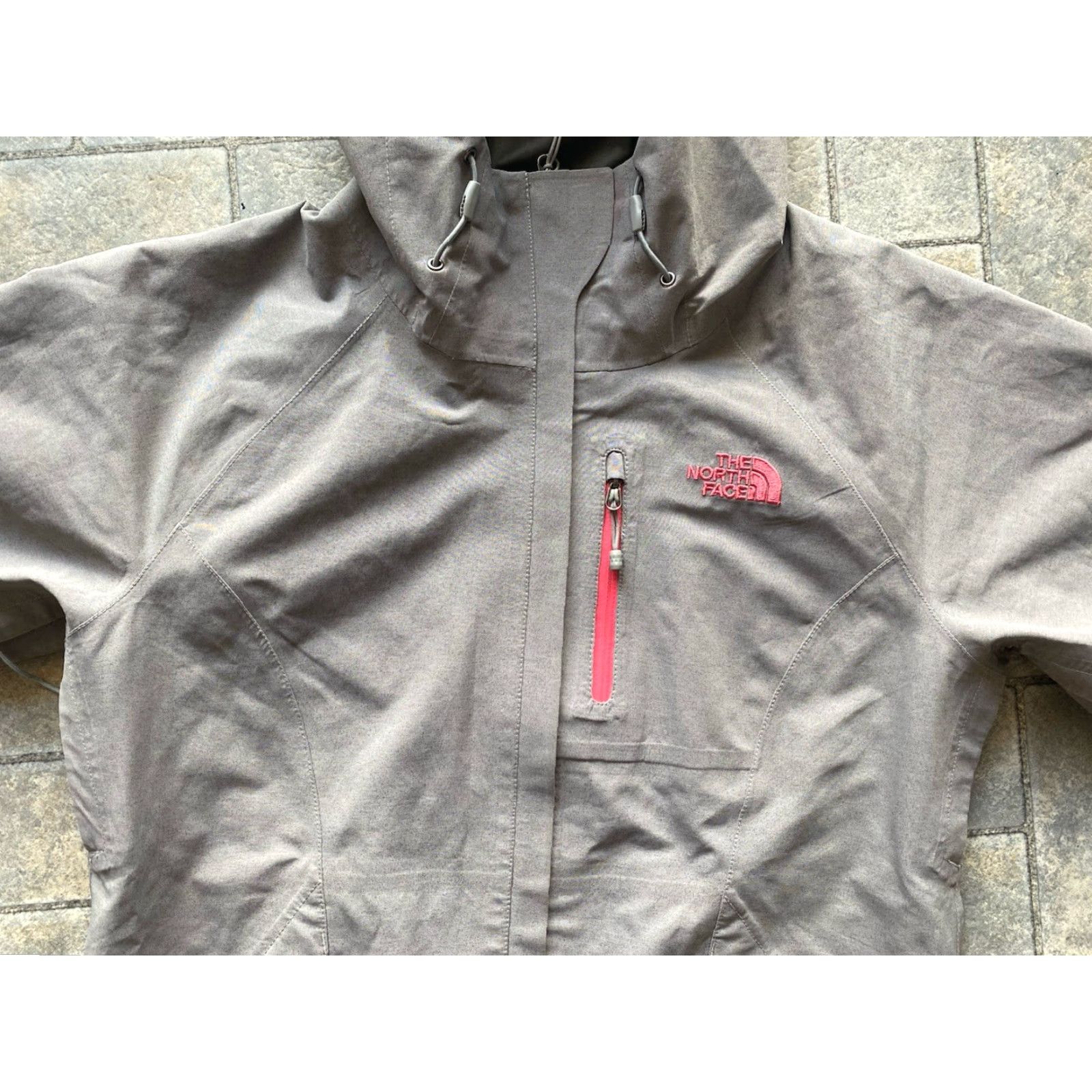 The North Face VINTAGE The North Face Jacket Womens S Gray Goretex Dyrzzle Hooded Logo Raincoat Hiking Size S / US 4 / IT 40 - 4 Thumbnail