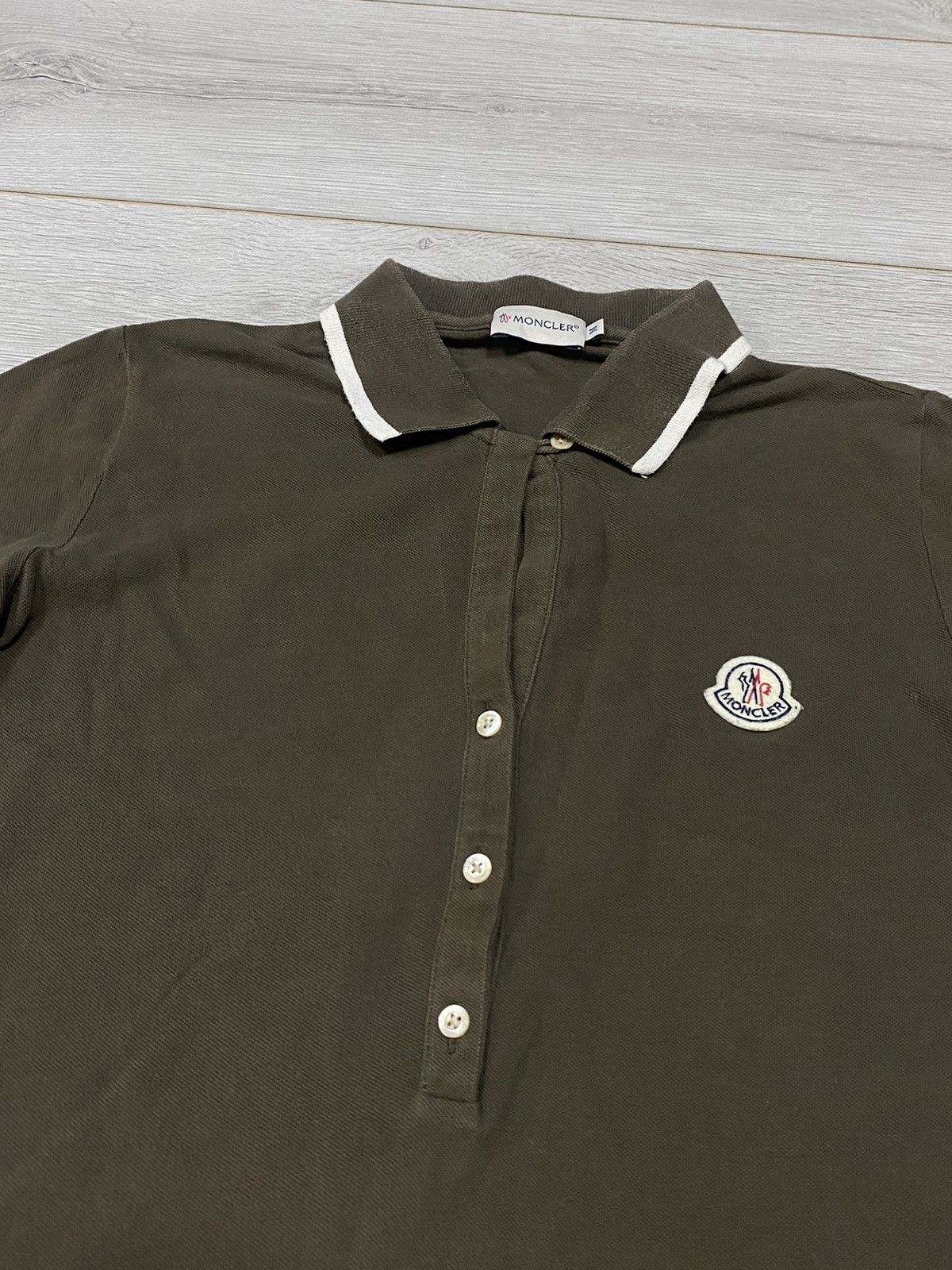 Moncler Moncler polo vintage buttons up Size M / US 6-8 / IT 42-44 - 2 Thumbnail