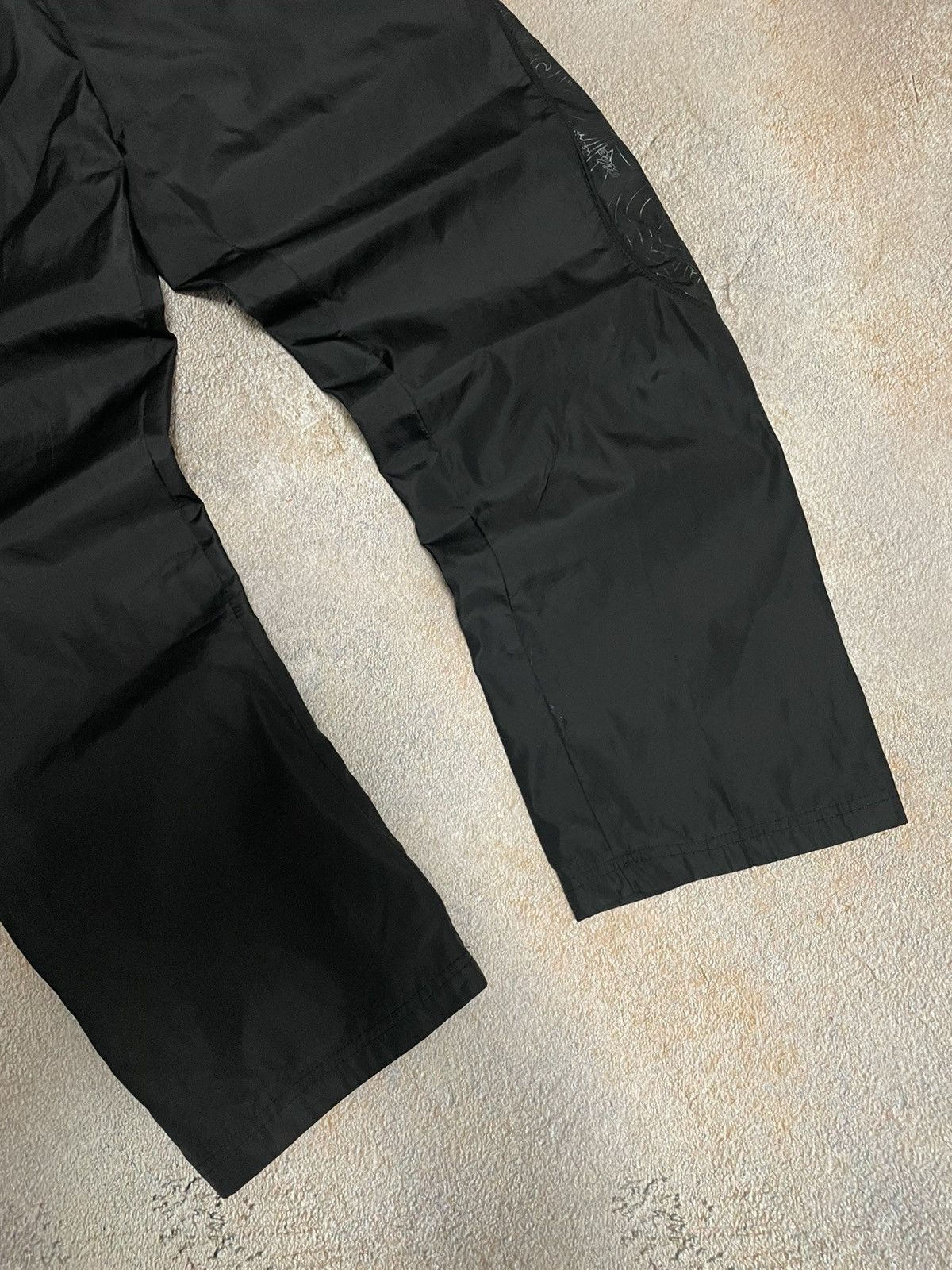 Nike Vintage Nike Small Swoosh Nylon Boxy Black Track Pants Size US 30 / EU 46 - 4 Thumbnail