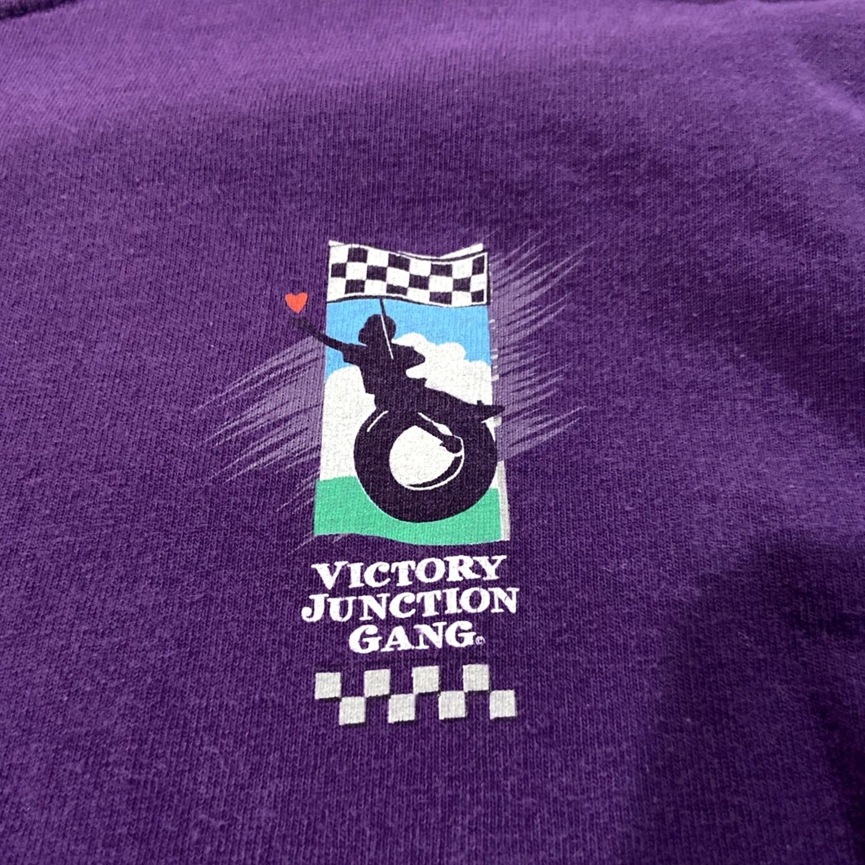 NASCAR VINTAGE NASCAR Mens L Distressed Spell Out Victory Junction Gang Racing T-Shirt Size US L / EU 52-54 / 3 - 2 Thumbnail
