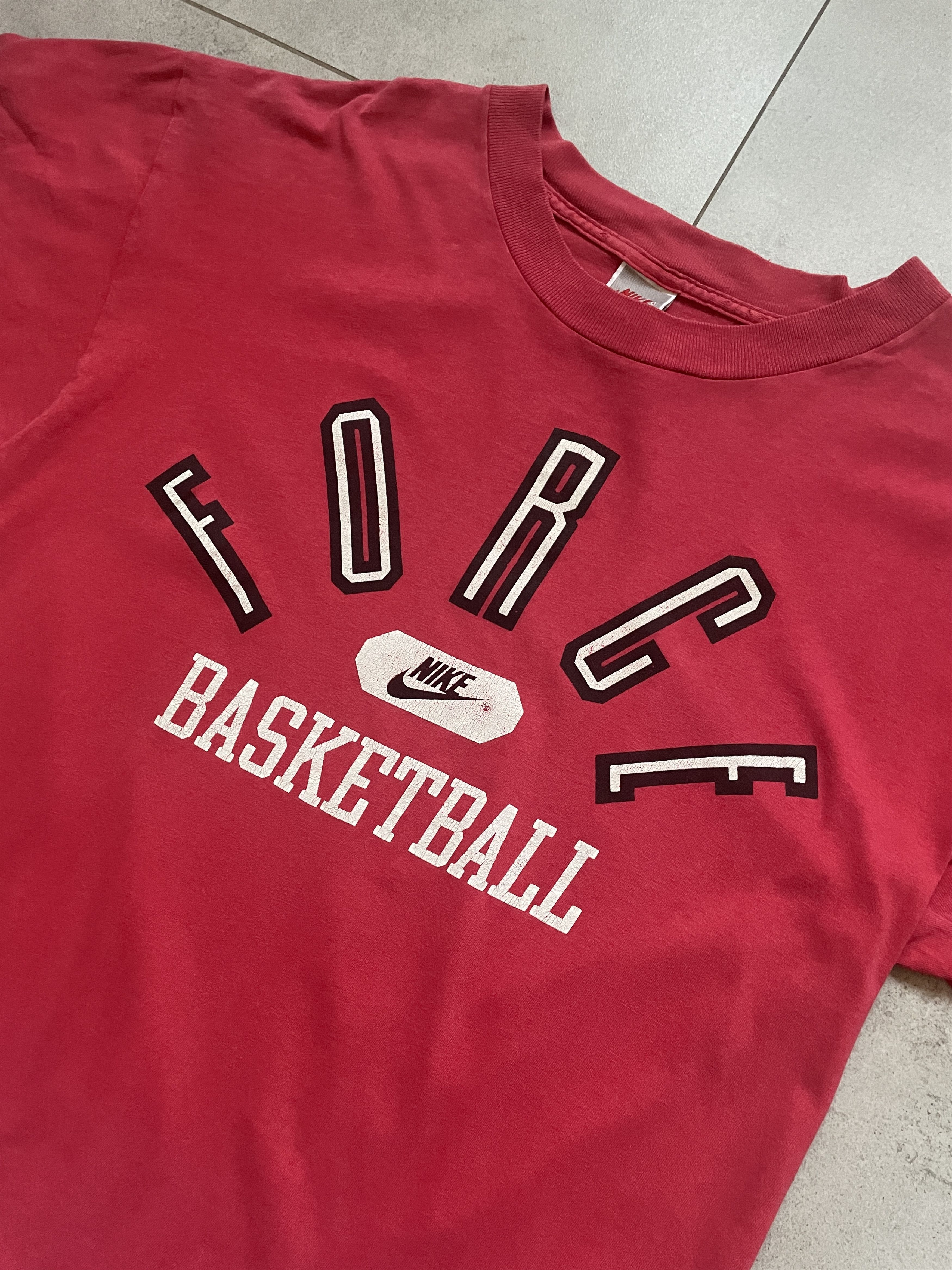 Nike VINTAGE 80S NIKE FORCE BASKETBALL WASHED RED TEE Size US L / EU 52-54 / 3 - 2 Thumbnail