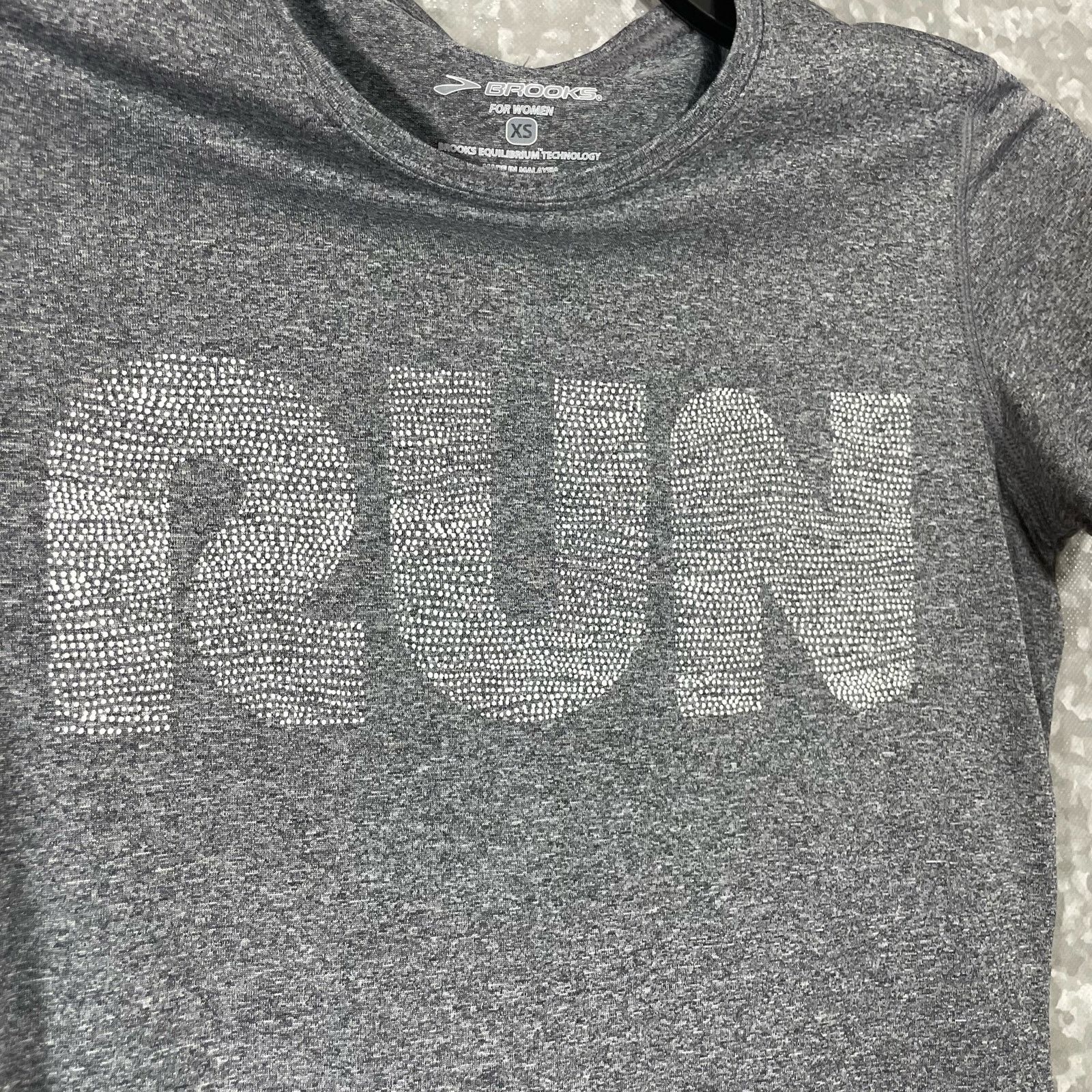 Brooks Brooks Gray "RUN" Activewear Short Sleeve T-Shirt - Size XS Size XS / US 0-2 / IT 36-38 - 3 Thumbnail