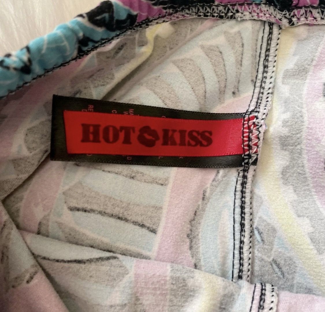 Other COLORFUL VIBRANT HOT KISS LEGGINGS ONE SIZE FITS ALL Size 22" - 4 Thumbnail