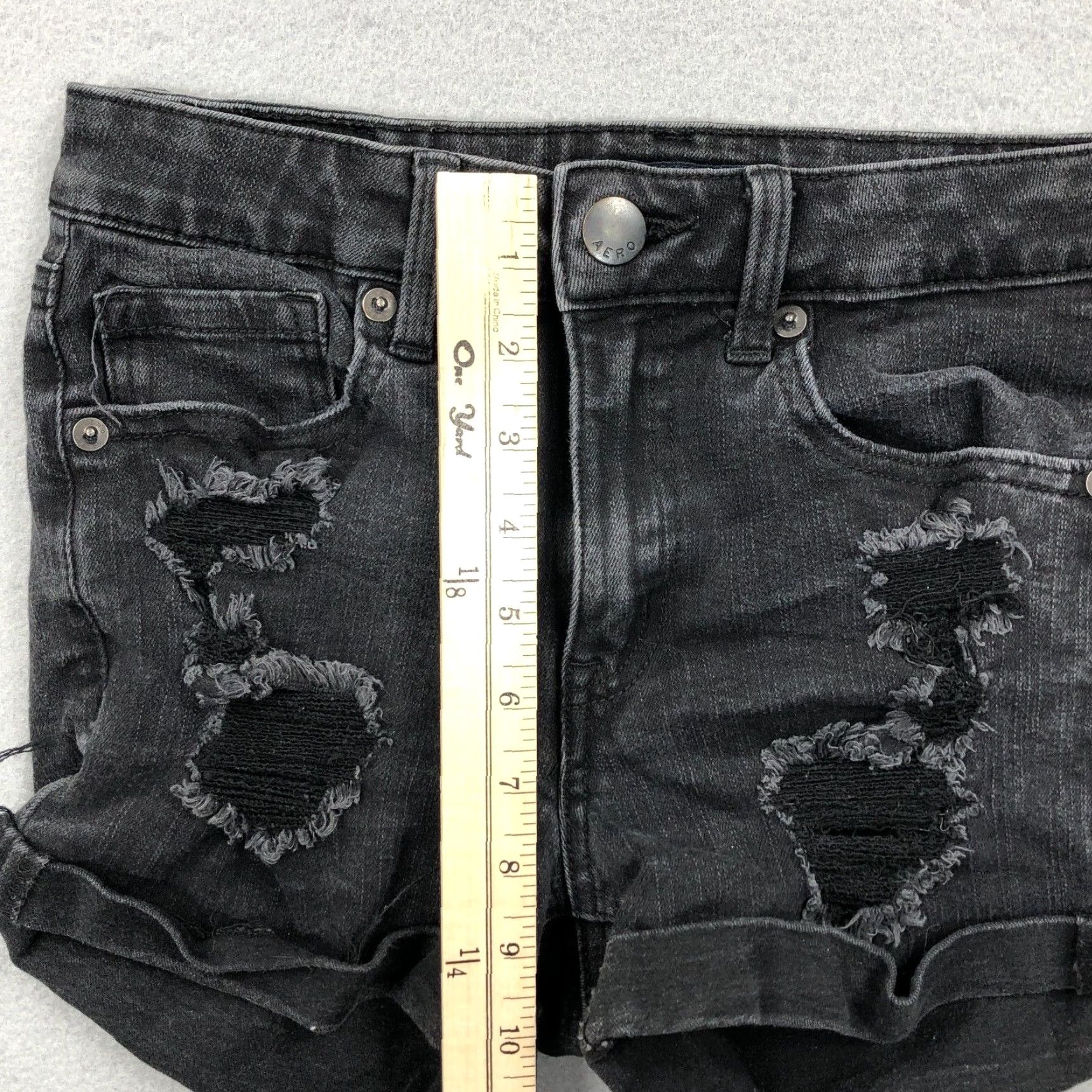 Vintage Aero Shorts Women 6 Black Cut Off High Rise Midi Rolled Cuff Distressed Jorts Size 28" / US 6 / IT 42 - 5 Thumbnail