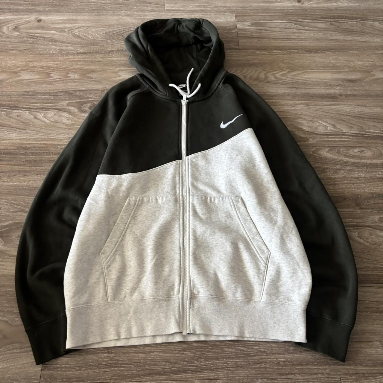 Nike Crazy Vintage Y2K/2000s Olive Green White Nike Streetwear Zip Up Hoodie! Size L Size US L / EU 52-54 / 3 - 1 Thumbnail