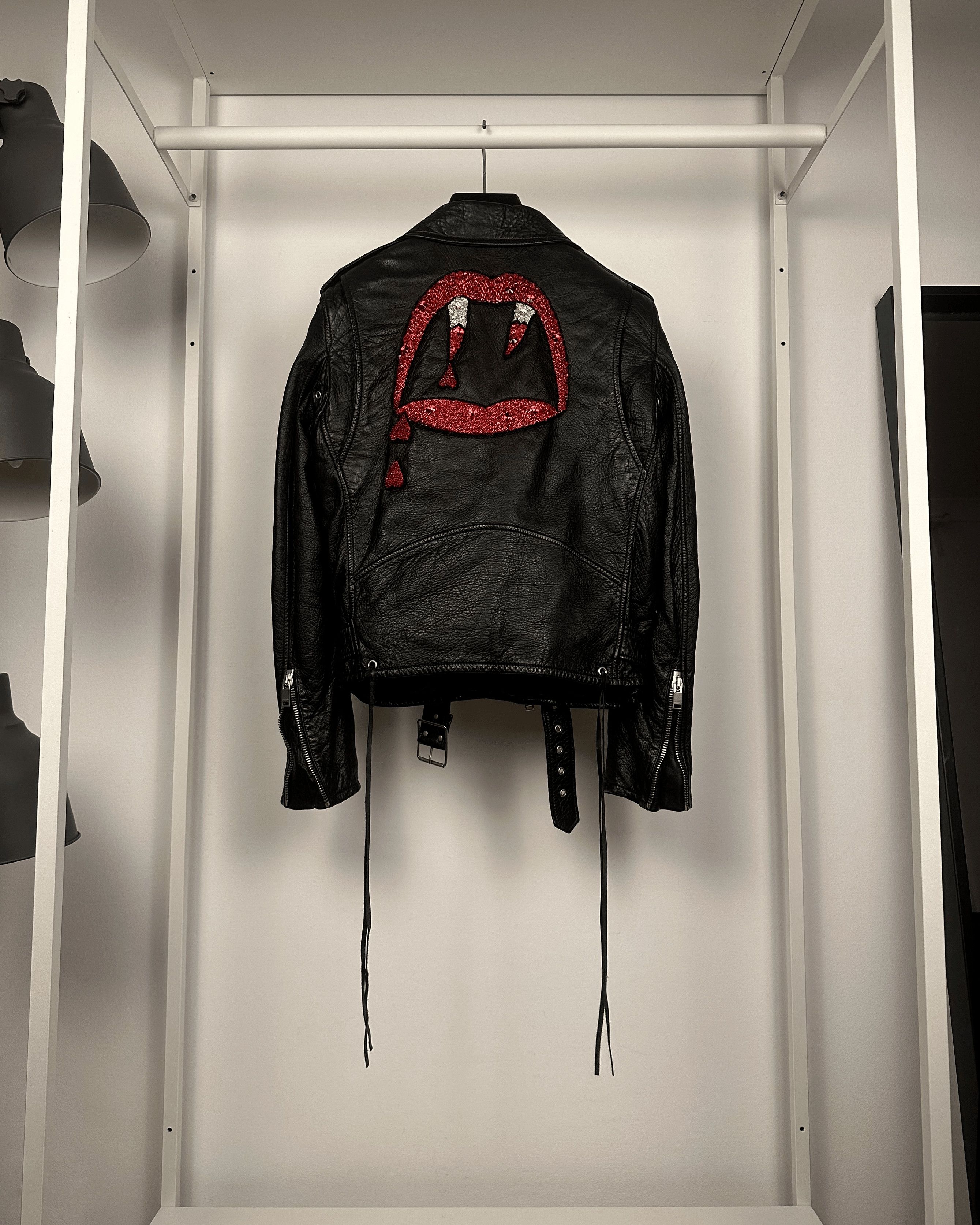 激レアSAINT LAURENT Blood Luster 46サイズ 激レアSAINT LAURENT Blood 刳り Luster 46サイズ