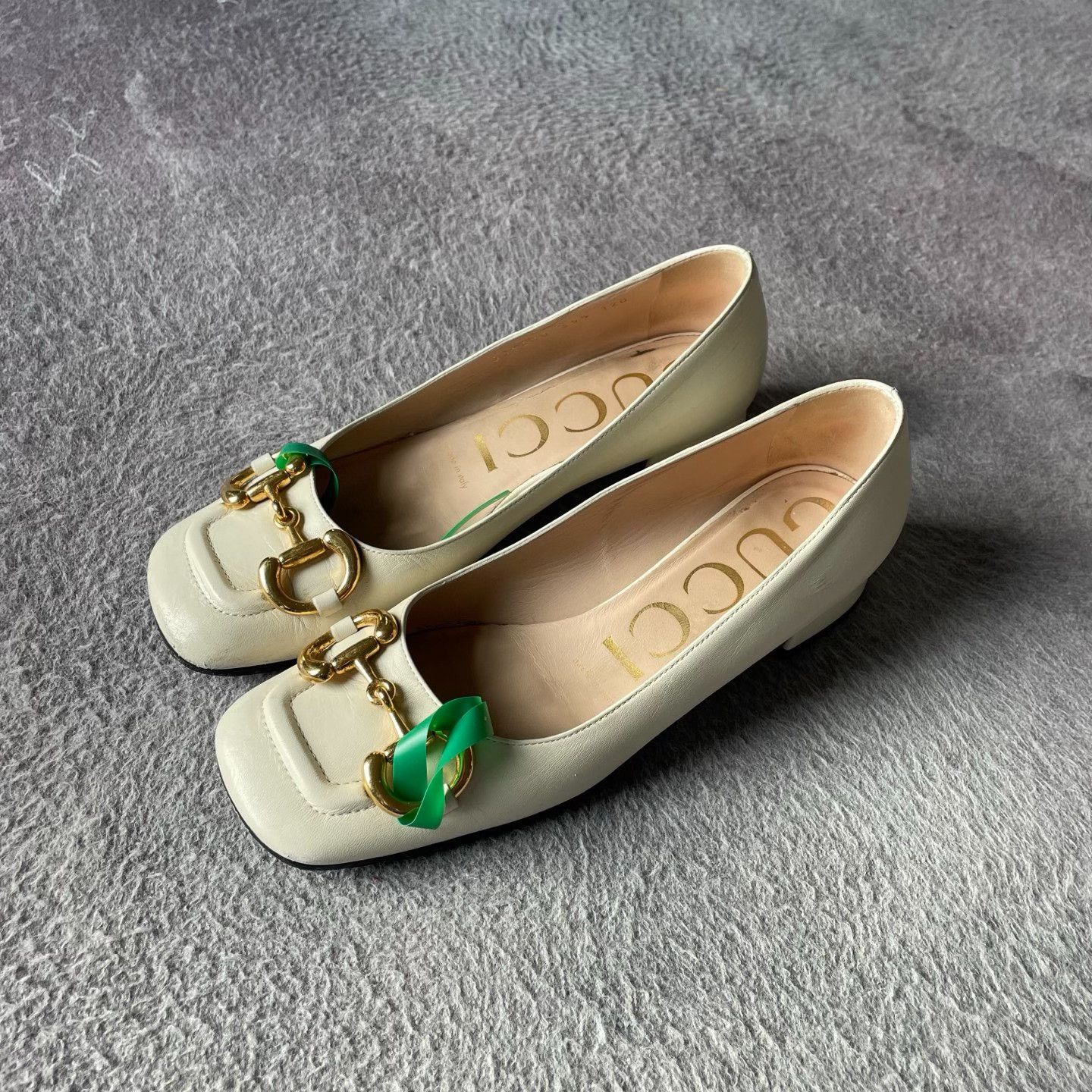 Gucci Gucci White Lowtop Sneakers 35.5 Women Size US 5 / IT 35 - 1 Thumbnail