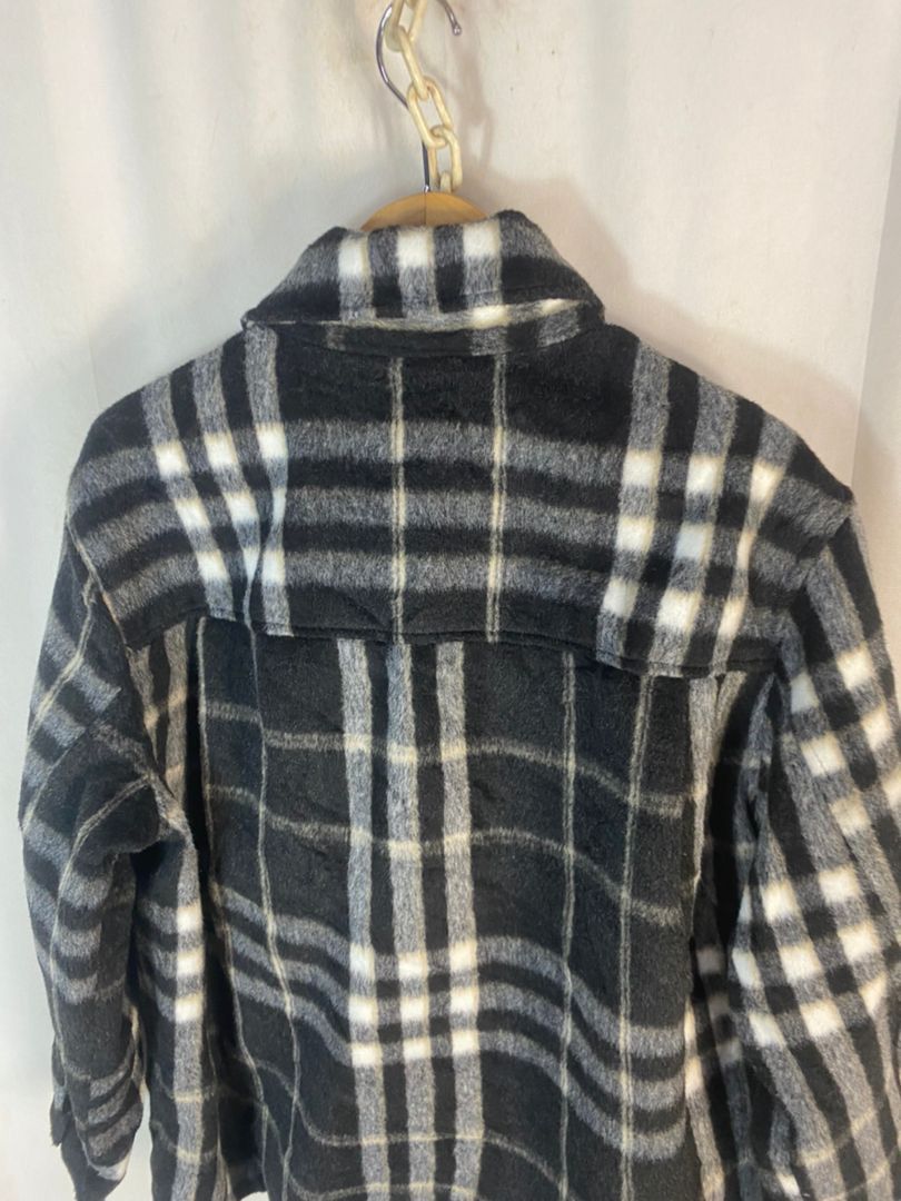 H&M H&M shadow plaid button up jacket Size US L / EU 52-54 / 3 - 11 Thumbnail