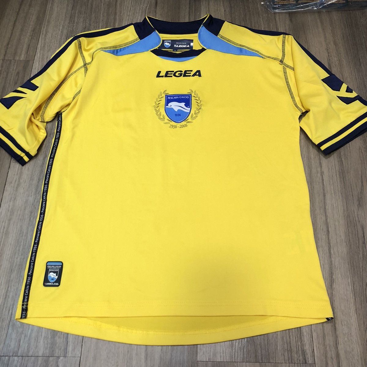 Pescara 06/07 away shirt