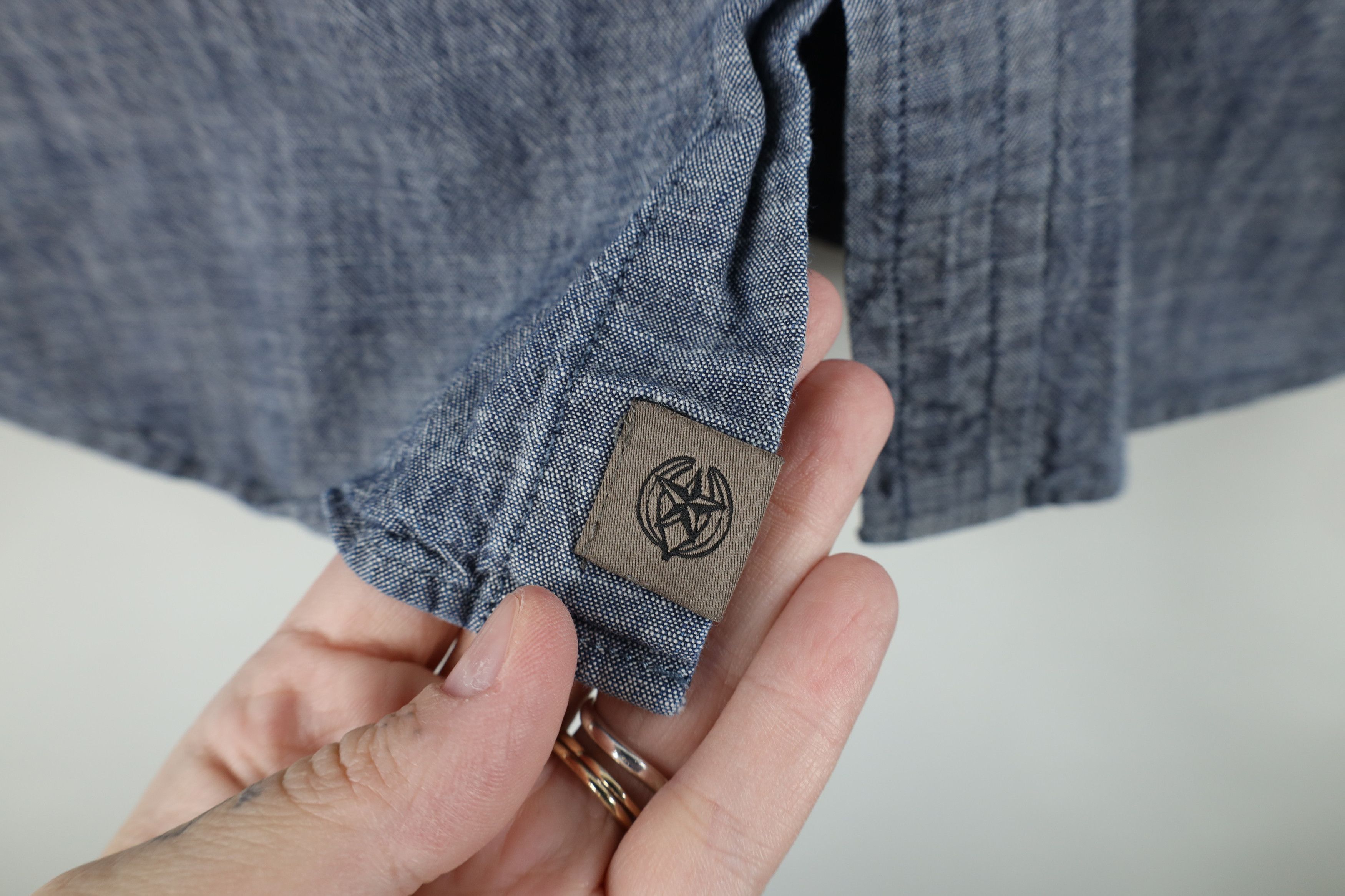 Banana Republic Banana Republic Slim Fit Chambray Collared Button Down Shirt Size US S / EU 44-46 / 1 - 4 Thumbnail