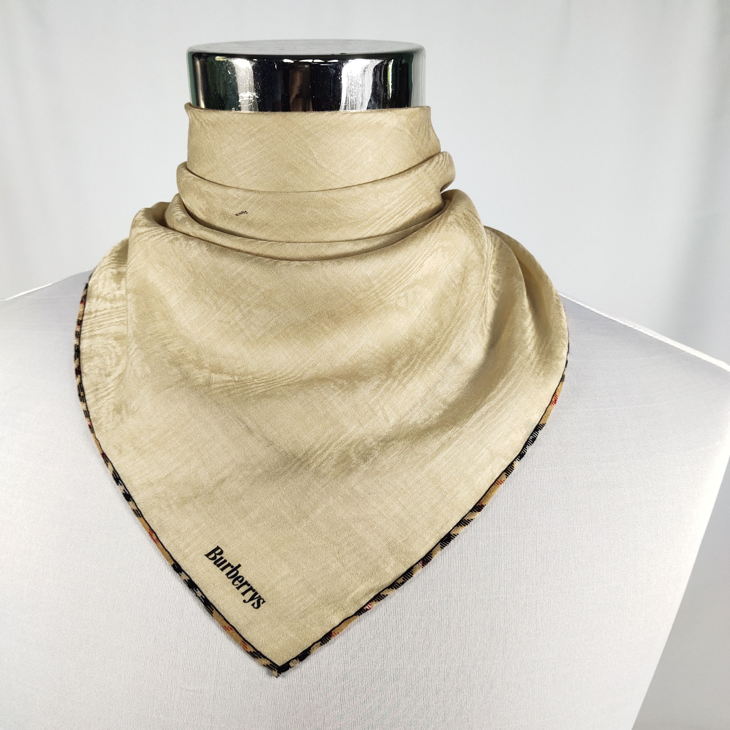 Burberry × Vintage Burberry Handkerchief / Bandana / Neckerchief FZ140 Size ONE SIZE - 1 Thumbnail