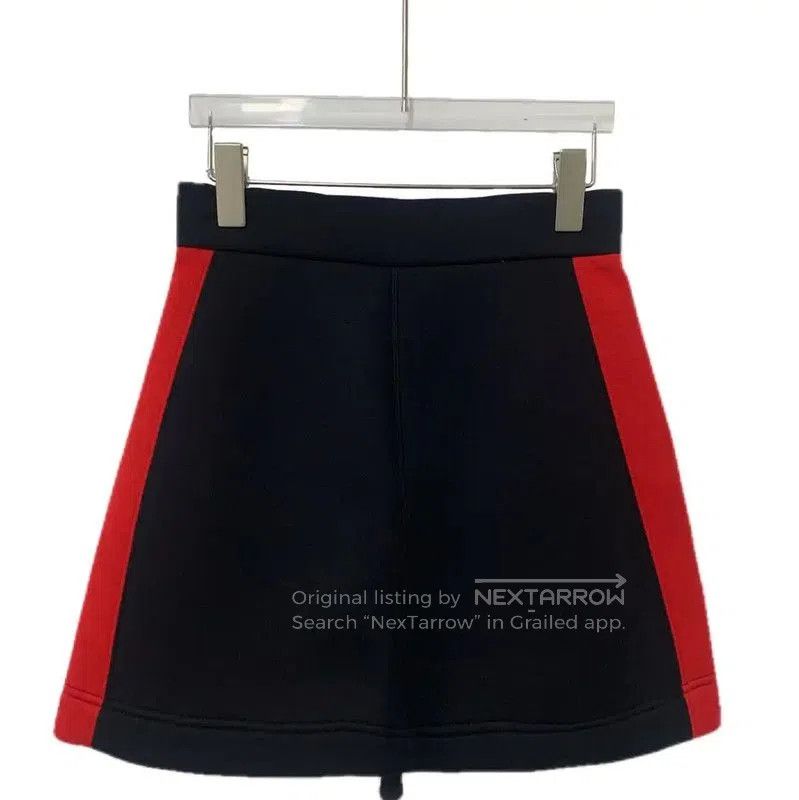 Burberry Burberry Black Cotton Women's Mini Skirt. Size 22" - 2 Thumbnail