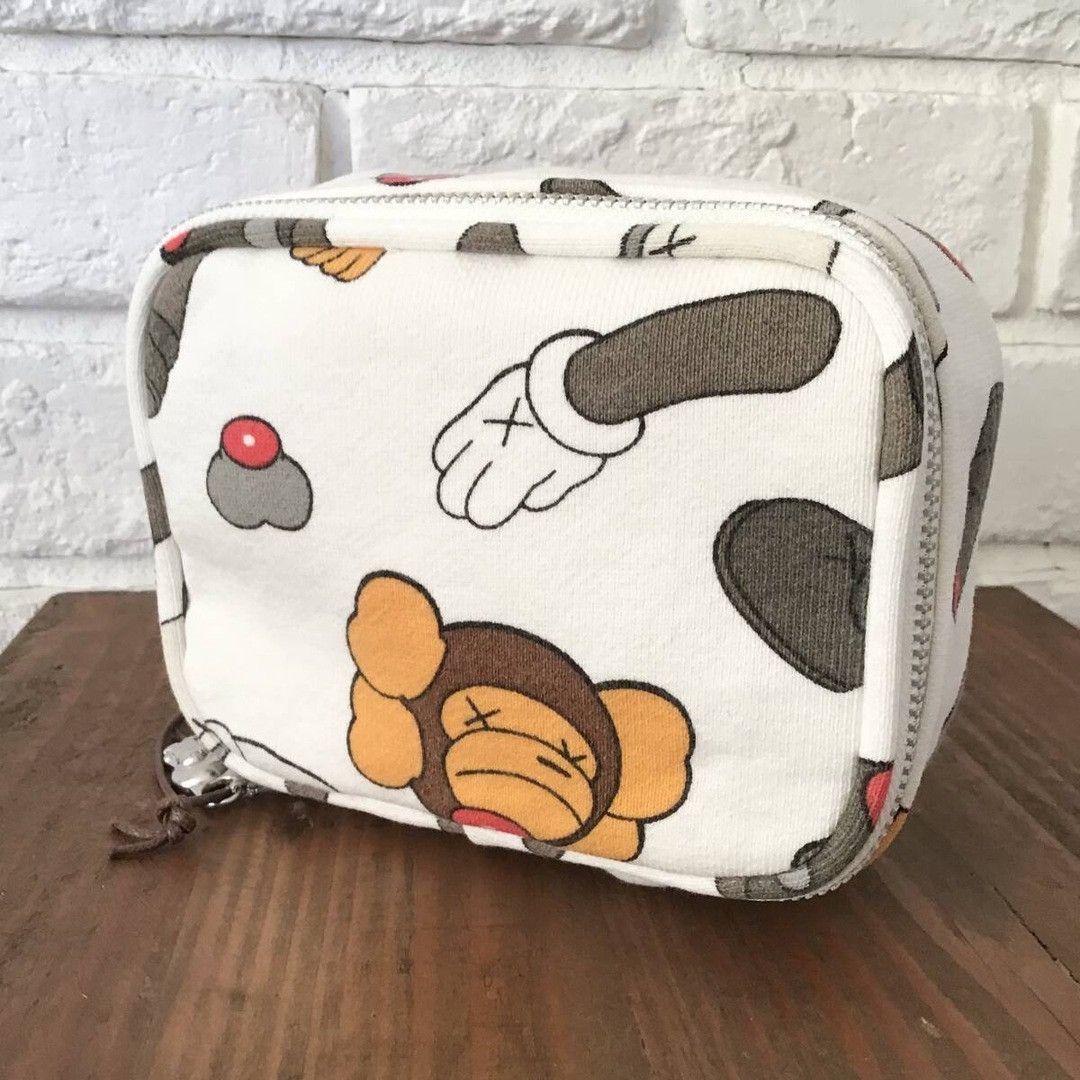 Bape × Kaws BAPE × KAWS Milo Companion Pouch a bathing ape NIGO Size ONE SIZE - 1 Thumbnail