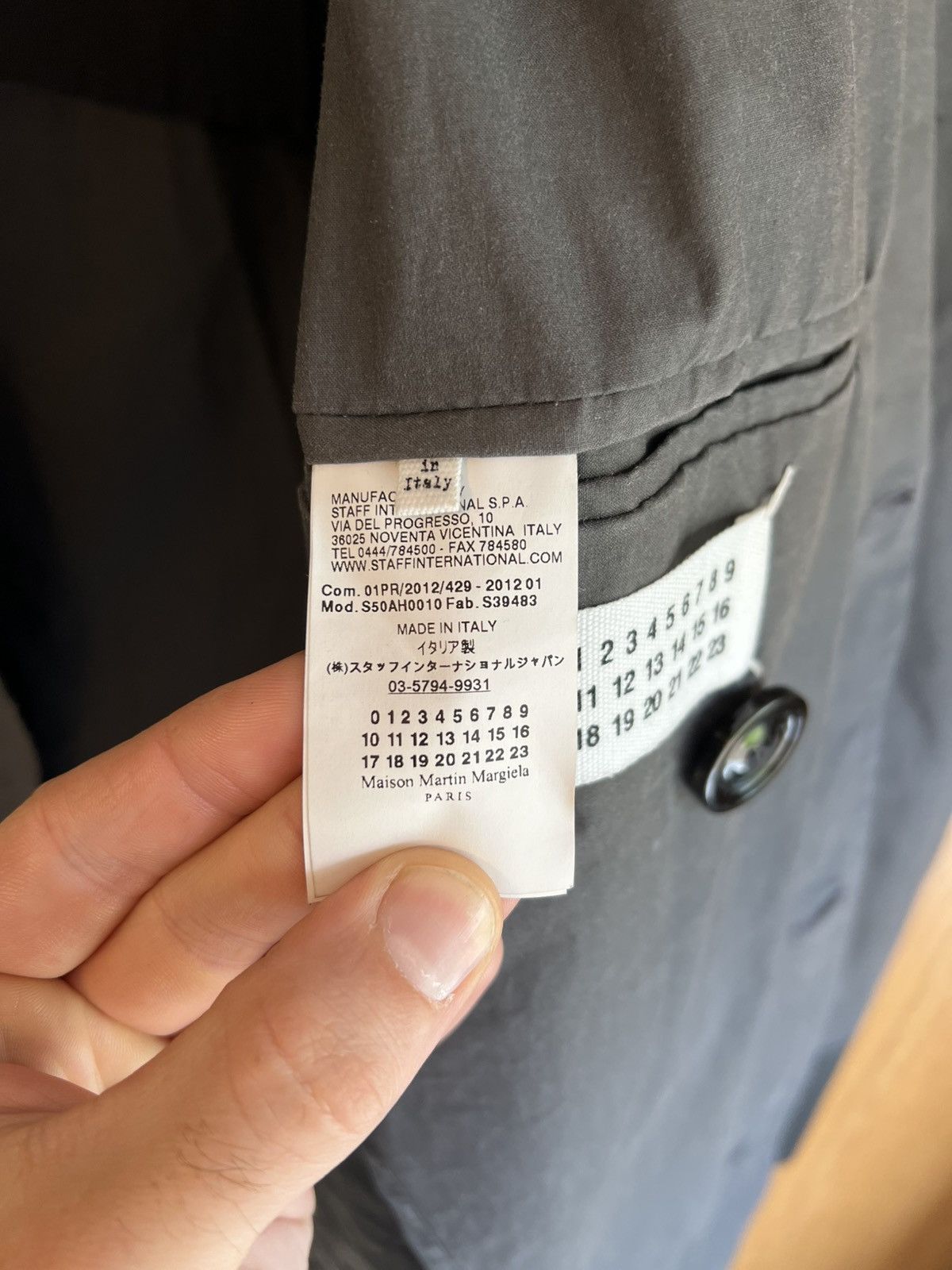 Maison Margiela Maison Margeila grey and black waxed trench coat Size US L / EU 52-54 / 3 - 10 Thumbnail