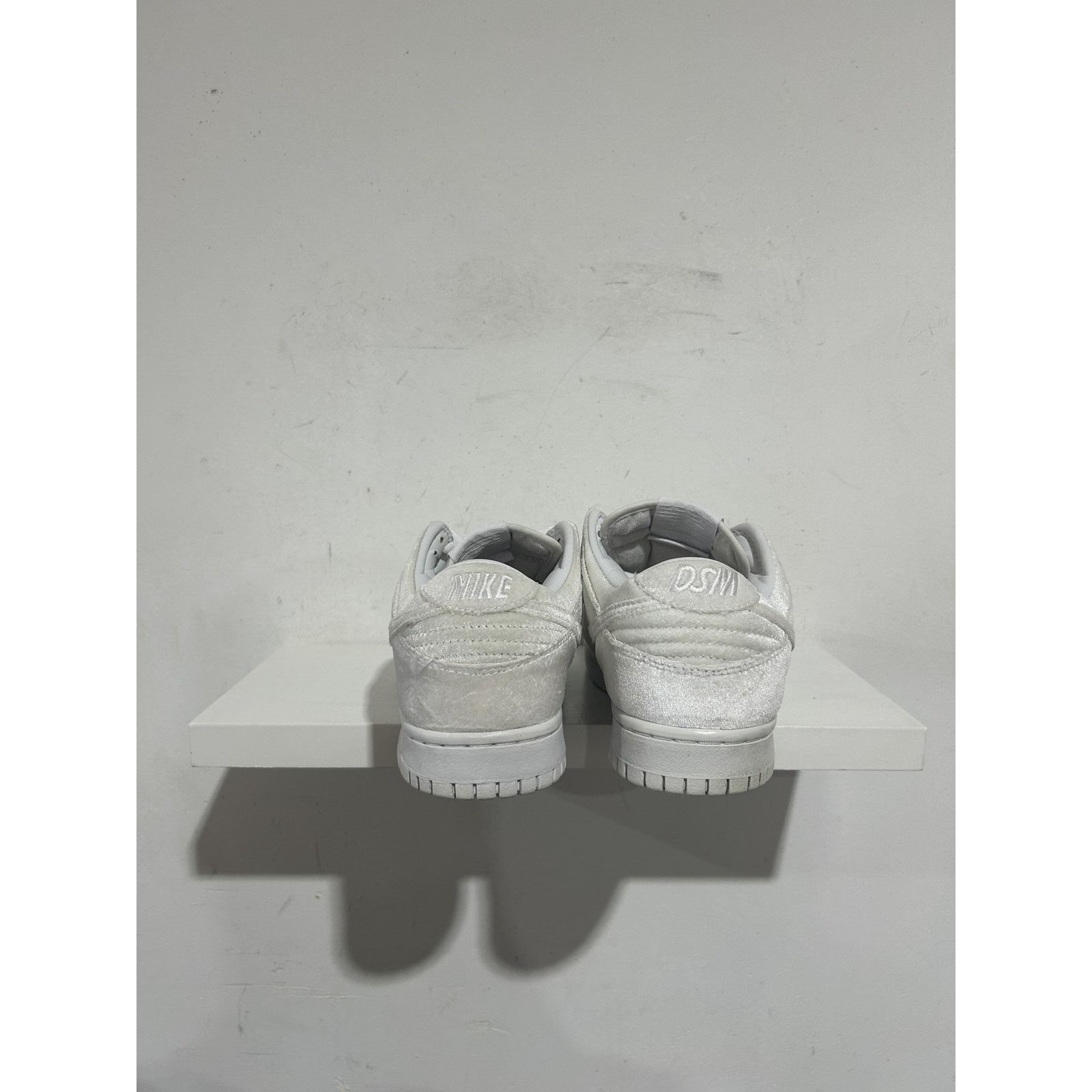 Nike NIKE DUNK LOW DOVER STREET TRIPLE WHITE VELVET SIZE 8 Size US 8 / EU 41 - 6 Thumbnail