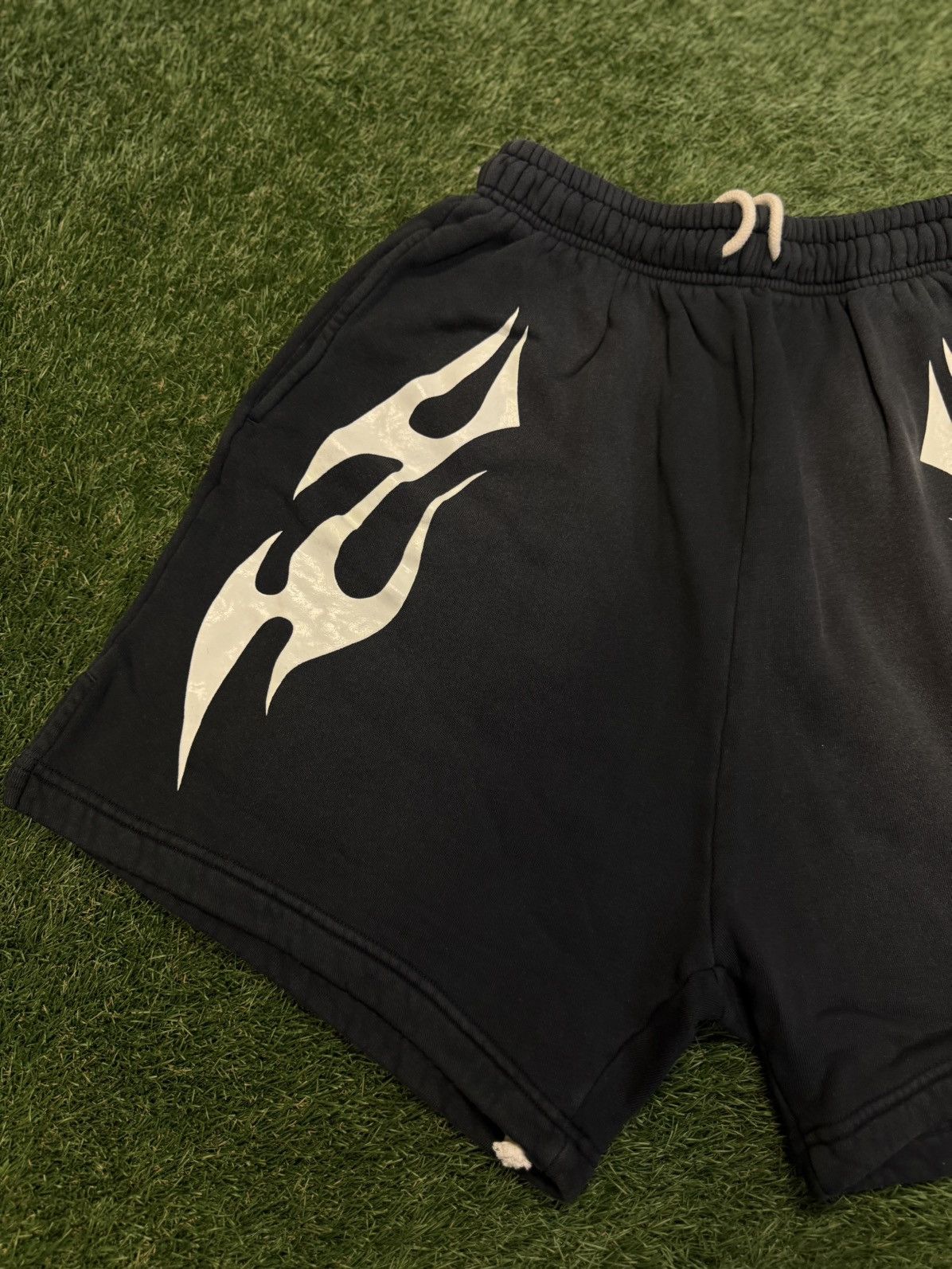 HELLSTAR Hellstar Flame Shorts Black White Size XS (NEW) Size US 28 / EU 44 - 3 Thumbnail