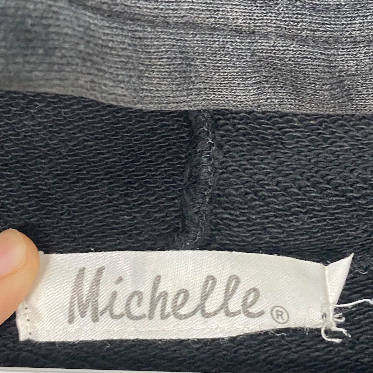Vintage Vintage Michelle Small Logo Printed Hoodi Sweater Black Sz M Size US M / EU 48-50 / 2 - 11 Thumbnail