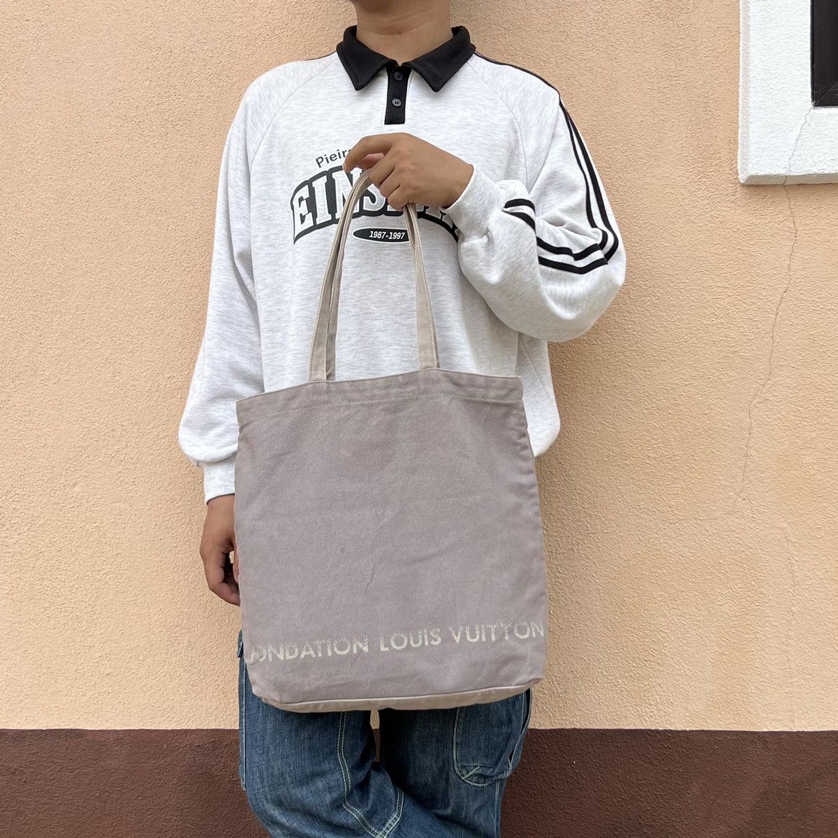 Louis Vuitton Fondation Louis Vuitton Canvas Tote Bag Size ONE SIZE - 1 Thumbnail
