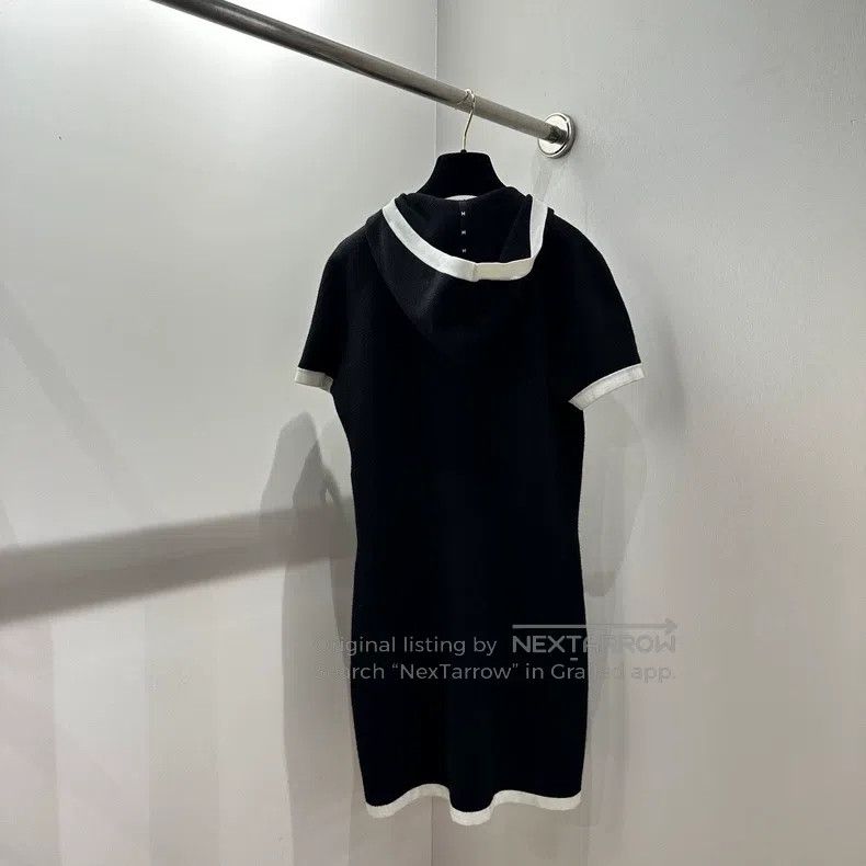 Chanel Chanel 24C black and white knitted short-sleeved dress Size XS / US 0-2 / IT 36-38 - 2 Thumbnail