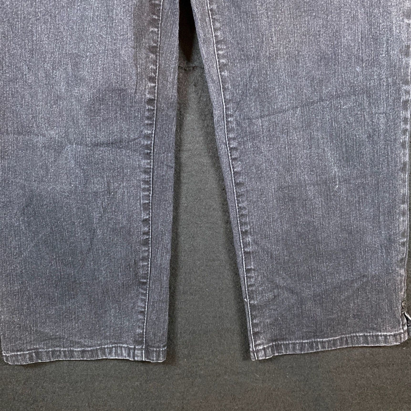 Vintage Chicos Womens Jeans Black Denim Crop Stretch 0.5 Inseam 21in 5-Pocket Regular Rise Mid Waist 30 Size 28" / US 6 / IT 42 - 3 Thumbnail