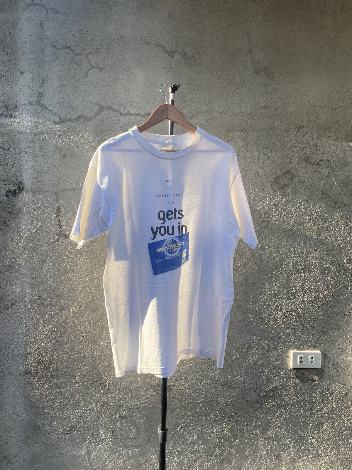 Vintage Vintage 90s Universal Studios Credit Card Pass Promo Tee Size US L / EU 52-54 / 3 - 5 Thumbnail
