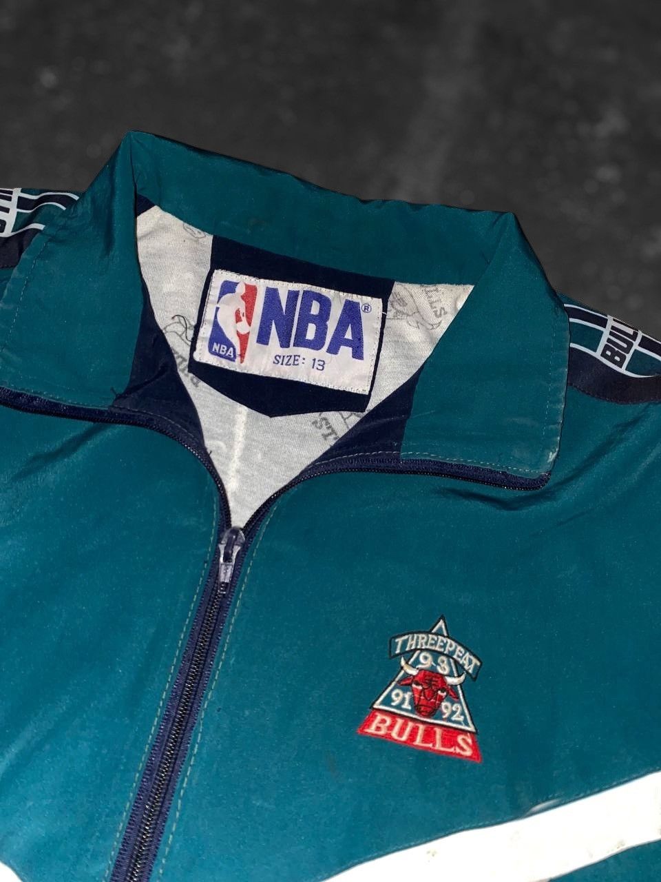 NBA × Vintage Vintage Nike NBA Chicago Bulls Embroidery Olympic Jacket XL Size US XL / EU 56 / 4 - 4 Thumbnail