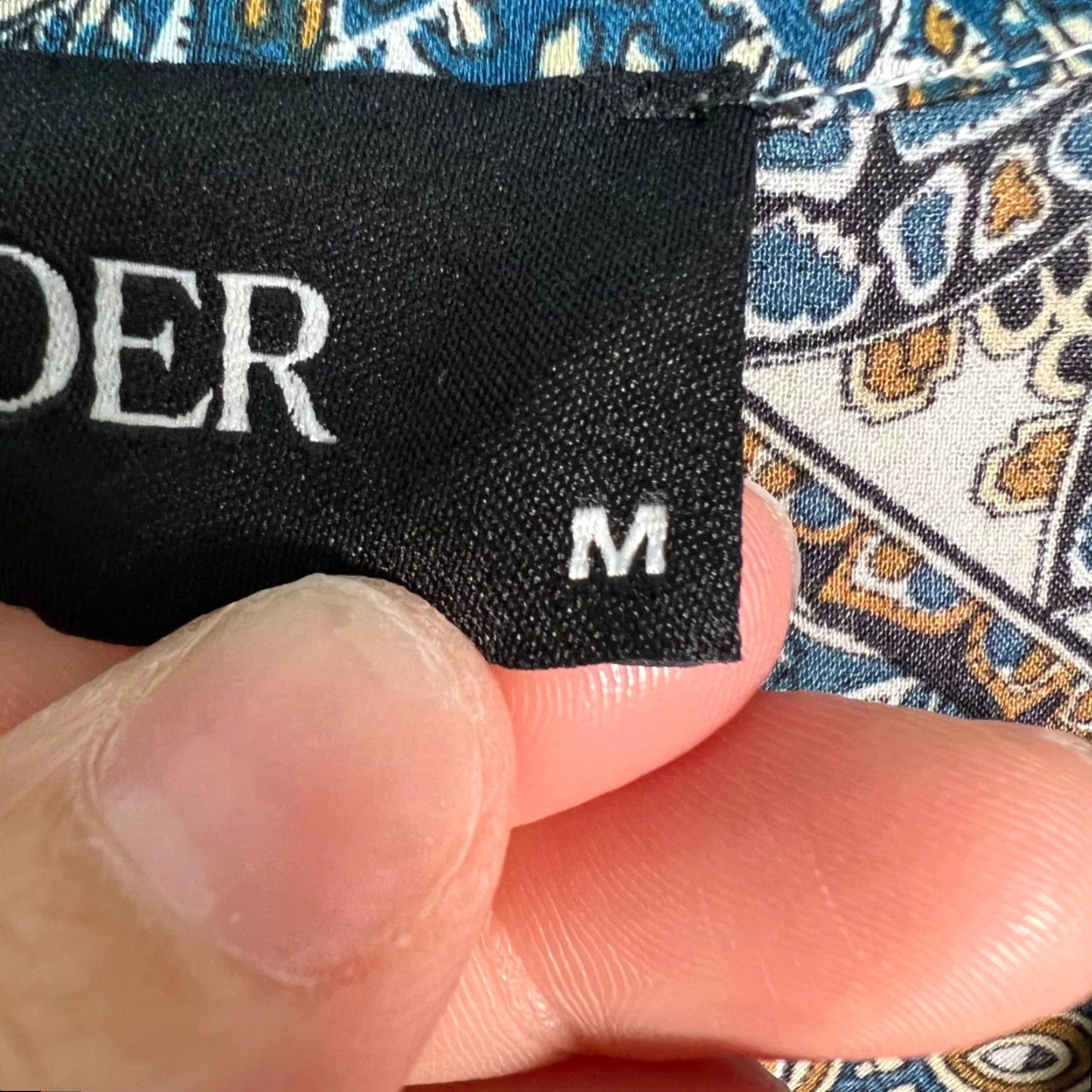 Cider Cider Shirt Womens Medium Paisley Print Short-Sleeve Button-Up Blue Satin Polyester Down Collar Casual 90s? (adjust as per allowed: no extra) Size M / US 6-8 / IT 42-44 - 4 Thumbnail