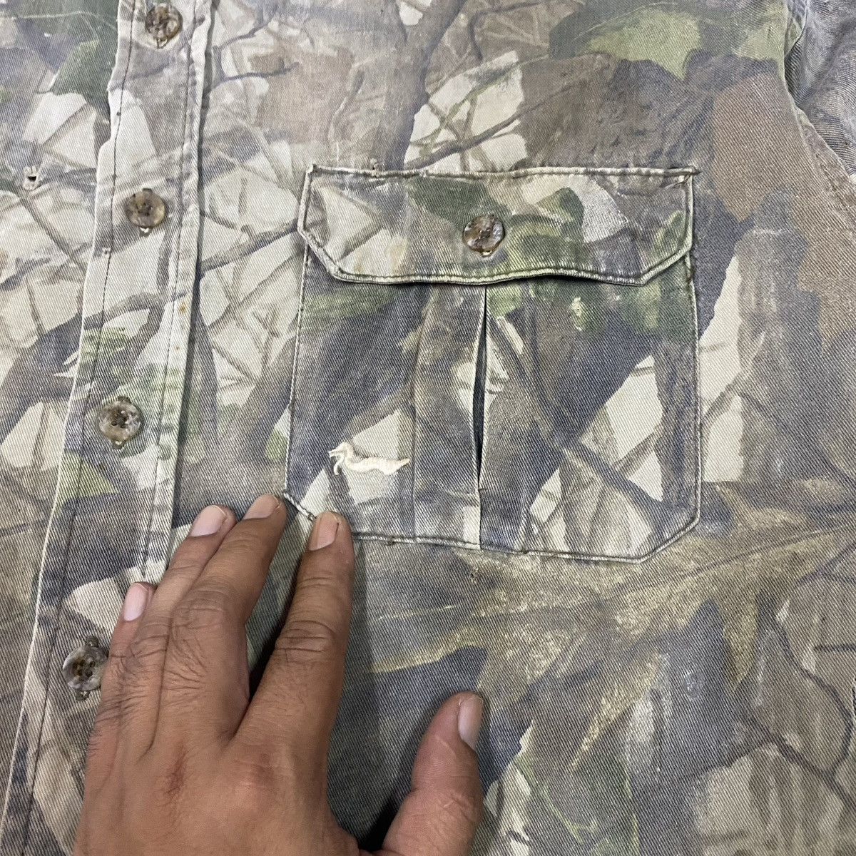 Japanese Brand × Realtree × Vintage Vintage Realtree Hardwoods by Duxbak Thrasher Button Up Size US XL / EU 56 / 4 - 8 Thumbnail