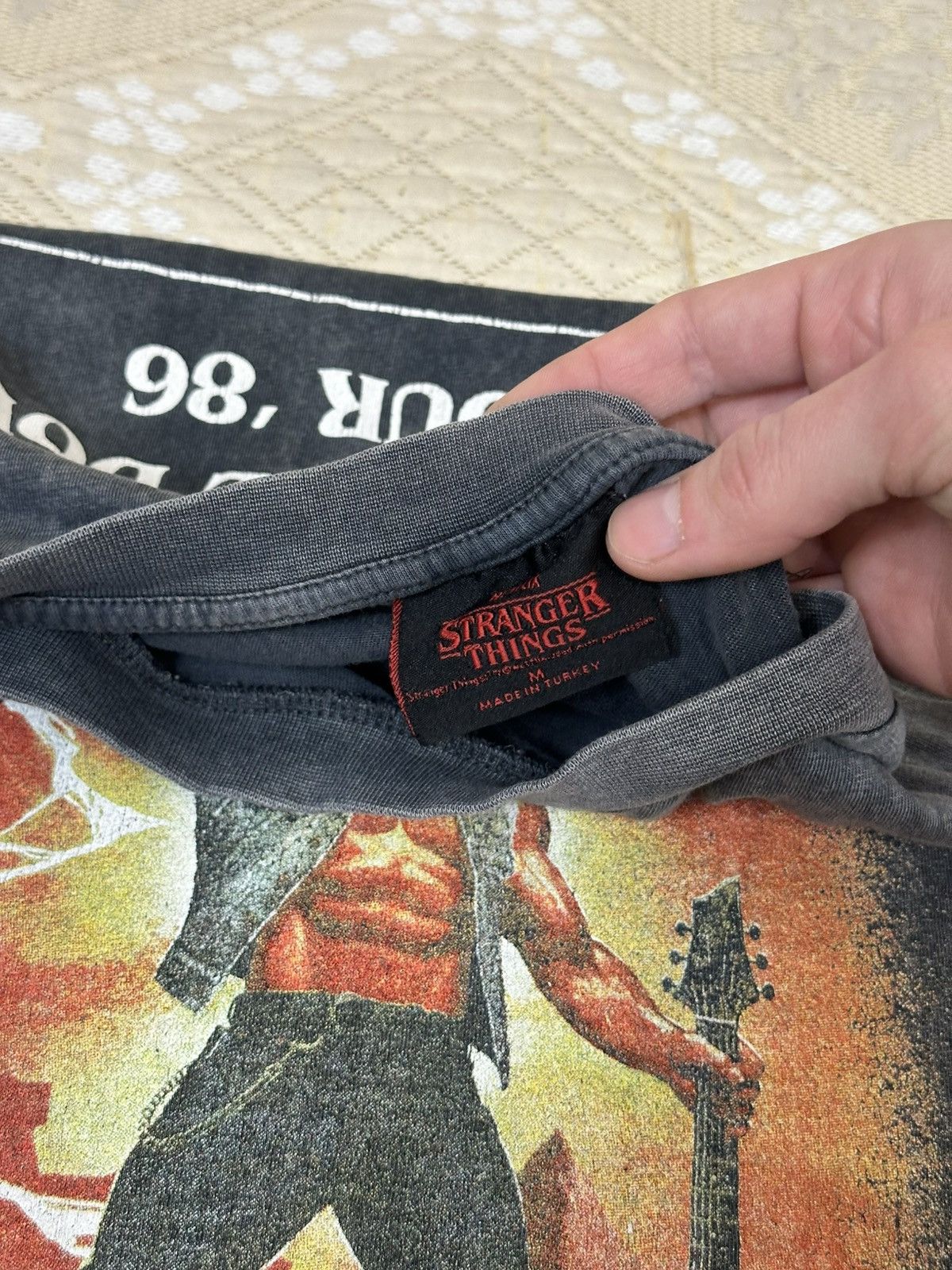 Vintage 🔥 Stranger Things Eddie Munson The Upside Down Tour 86 Shirt Size US M / EU 48-50 / 2 - 7 Thumbnail